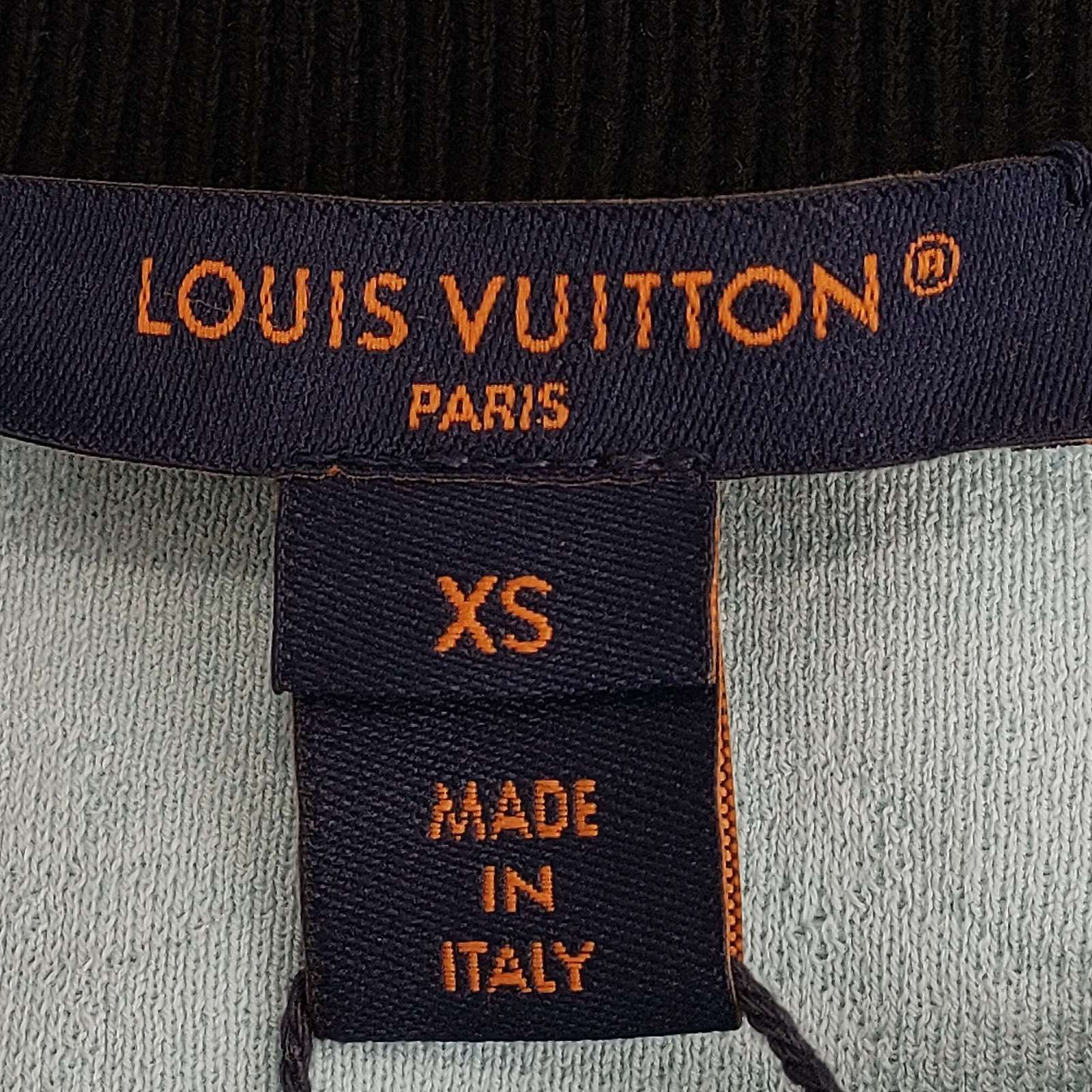 Louis Vuitton Louis Vuitton Monogram Embossed T-Shirt Size XS Size XS / US 0-2 / IT 36-38 - 3 Thumbnail