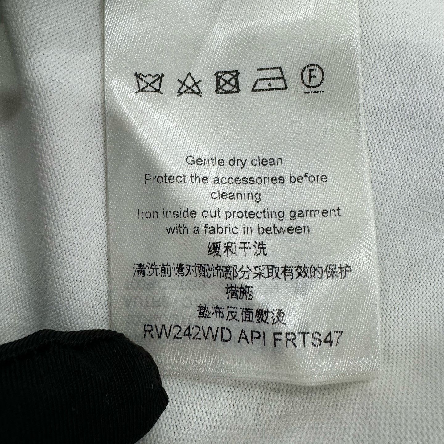 Louis Vuitton Louis Vuitton Chain Detail Pocket T-Shirt Size L Size US L / EU 52-54 / 3 - 4 Thumbnail