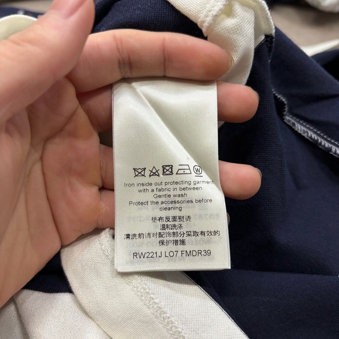 Louis Vuitton Louis Vuitton Striped Monogram Pocket T-Shirt Size M Size M / US 6-8 / IT 42-44 - 4 Thumbnail