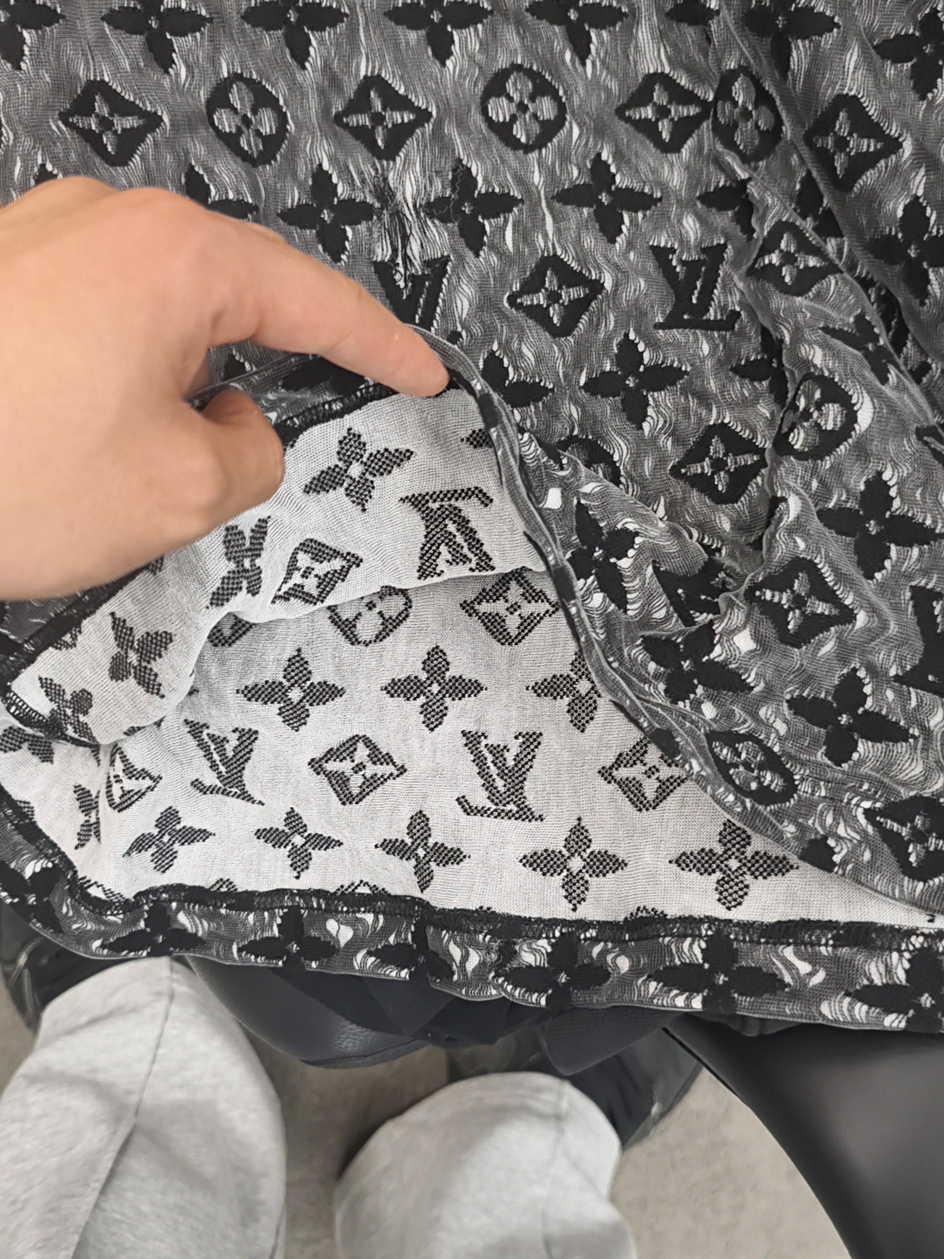 Louis Vuitton Louis Vuitton Monogram T-Shirt XL Size US XL / EU 56 / 4 - 8 Thumbnail