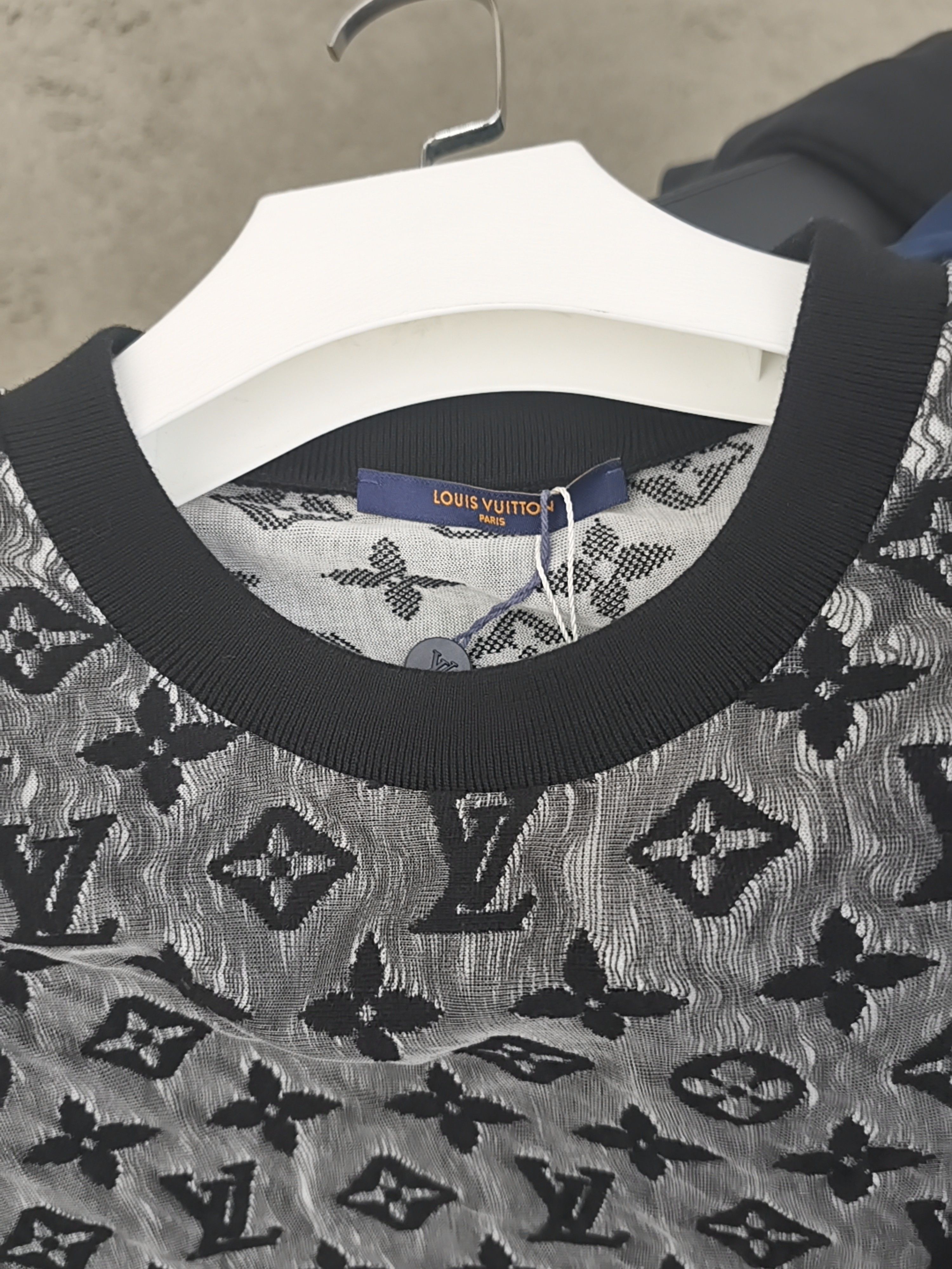 Louis Vuitton Louis Vuitton Monogram T-Shirt XL Size US XL / EU 56 / 4 - 7 Thumbnail