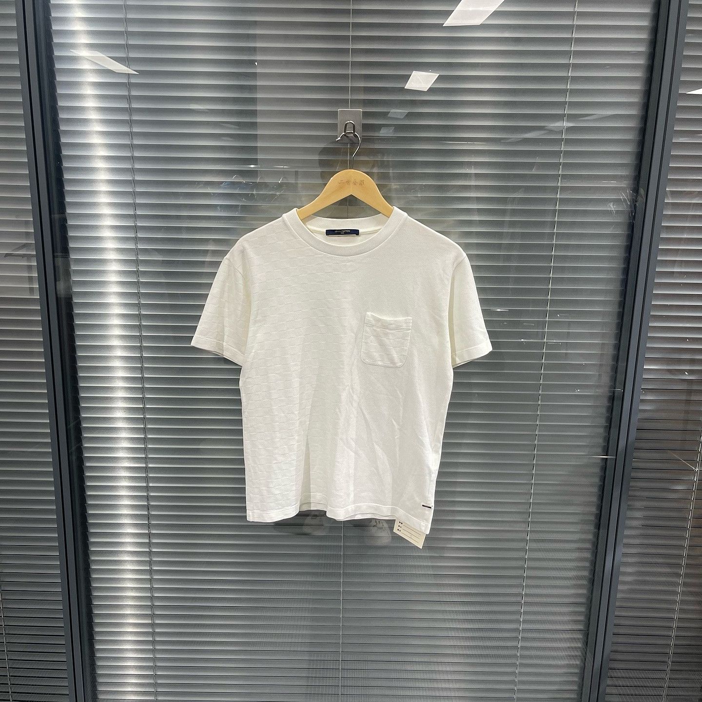 Louis Vuitton Louis Vuitton Damier Pocket T-Shirt Size S Size US S / EU 44-46 / 1 - 7 Thumbnail