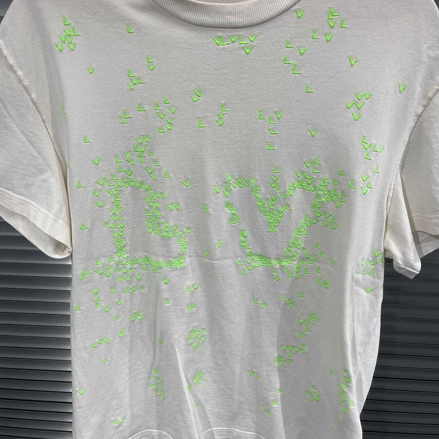 Louis Vuitton Louis Vuitton Embroidered Logo T-Shirt Size S Size US S / EU 44-46 / 1 - 5 Thumbnail