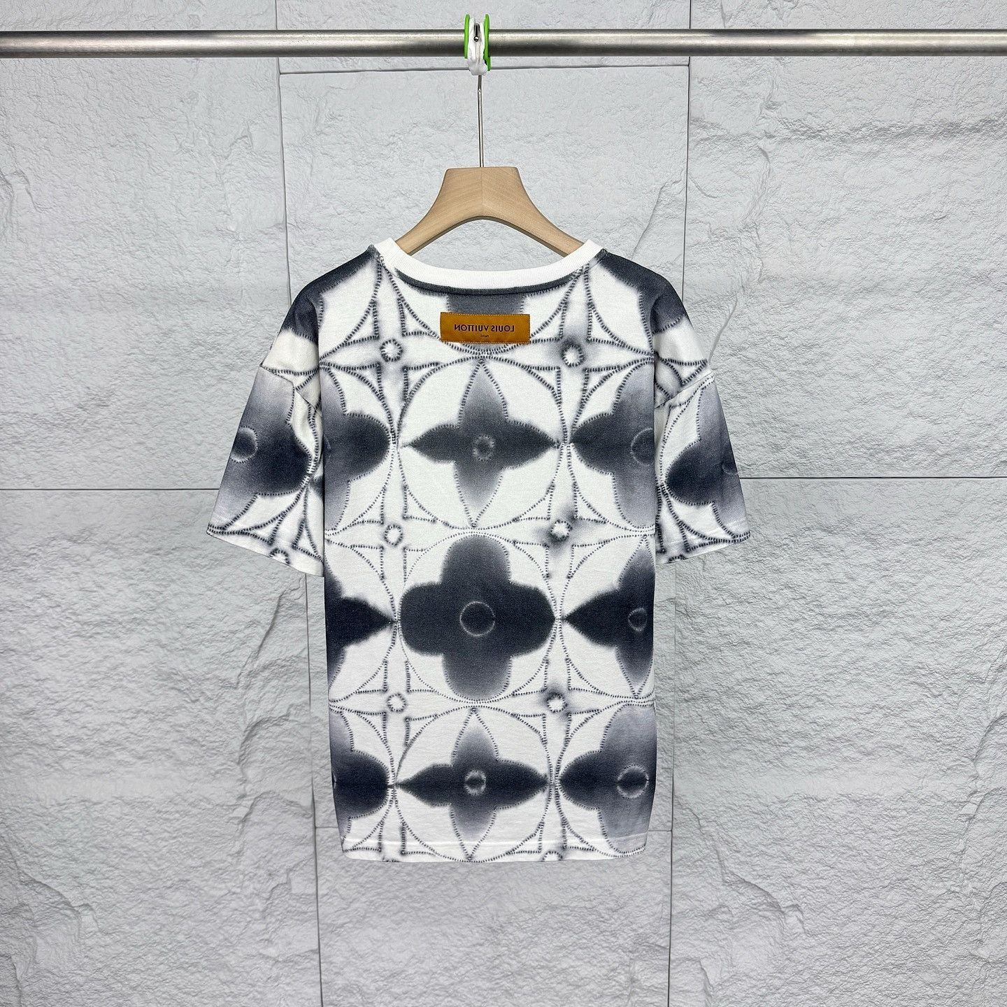 Louis Vuitton Louis Vuitton Tie-Dye Print T-Shirt Size S Size US S / EU 44-46 / 1 - 2 Thumbnail