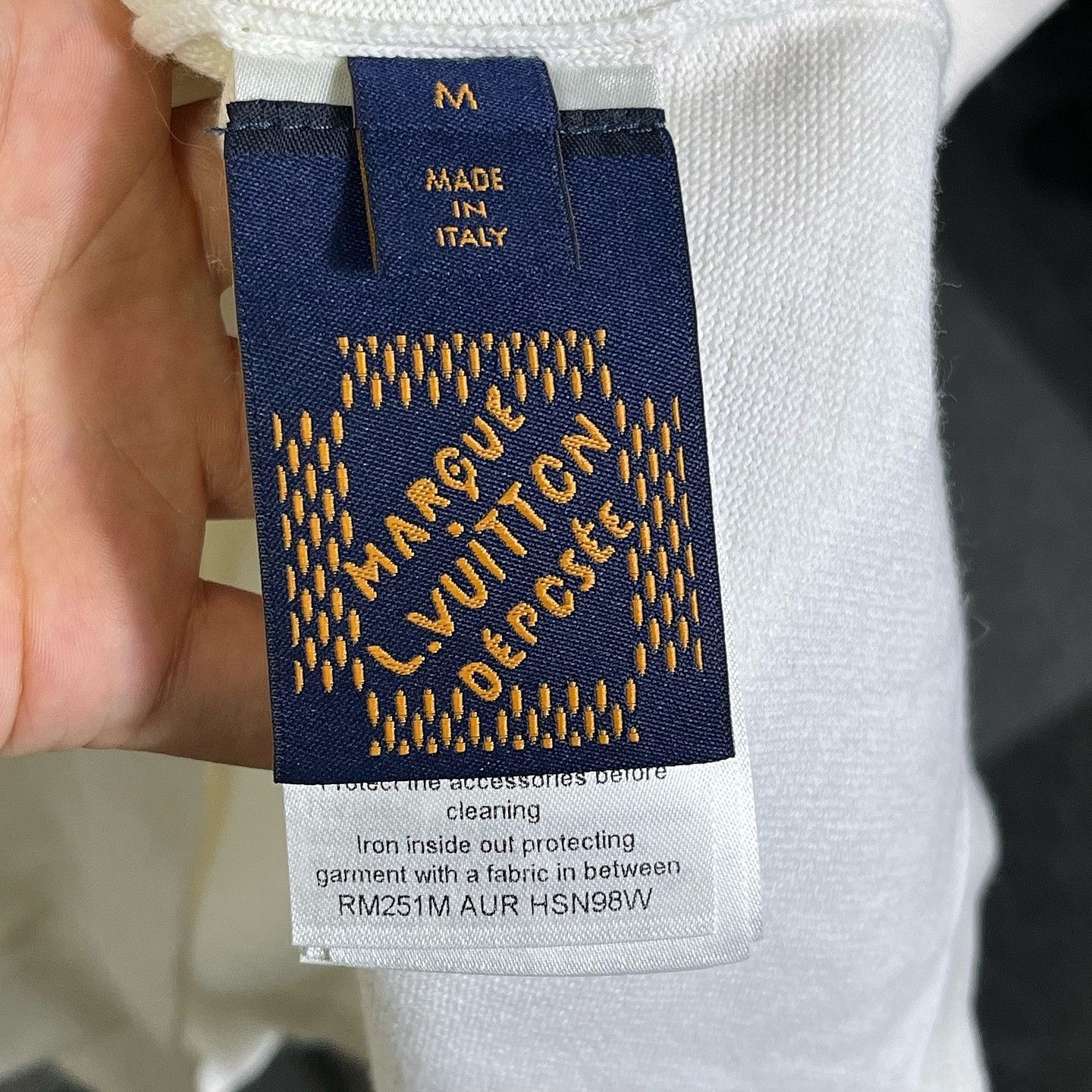 Louis Vuitton Louis Vuitton Logo Patch T-Shirt Size M Size US M / EU 48-50 / 2 - 4 Thumbnail