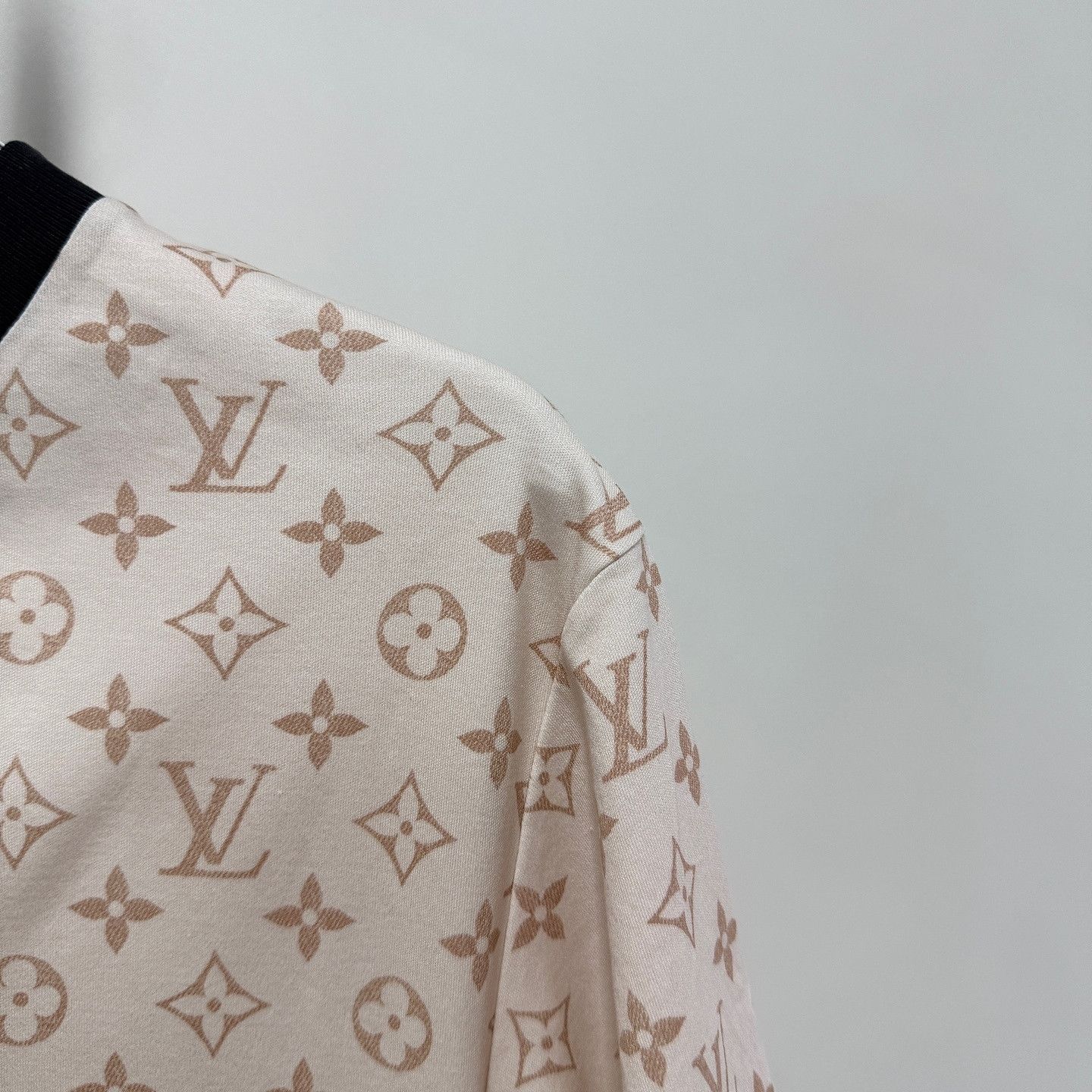 Louis Vuitton Louis Vuitton Monogram Short Sleeve T-Shirt Size XS Size XS / US 0-2 / IT 36-38 - 7 Thumbnail