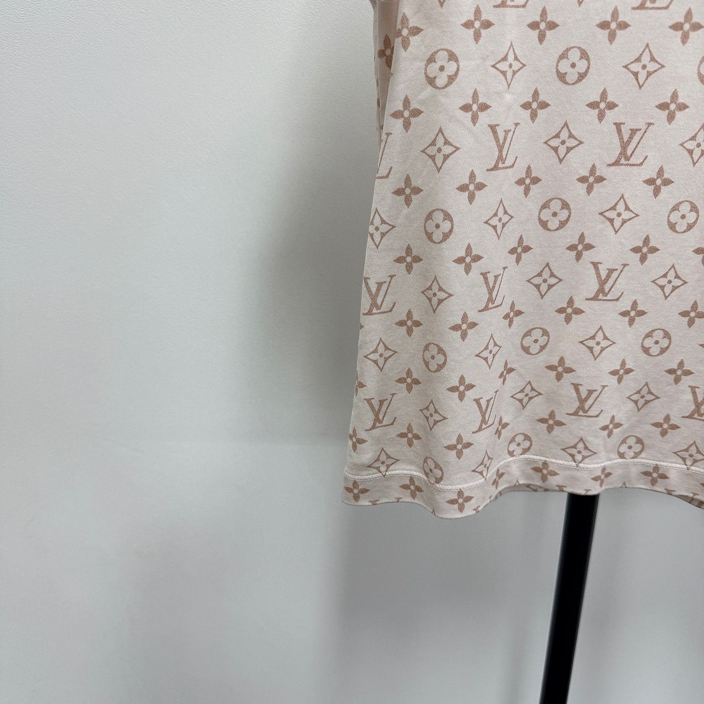 Louis Vuitton Louis Vuitton Monogram Short Sleeve T-Shirt Size XS Size XS / US 0-2 / IT 36-38 - 8 Thumbnail