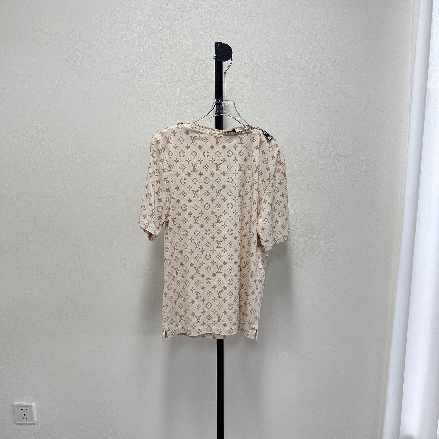 Louis Vuitton Louis Vuitton Monogram Short Sleeve T-Shirt Size L Size L / US 10 / IT 46 - 10 Thumbnail