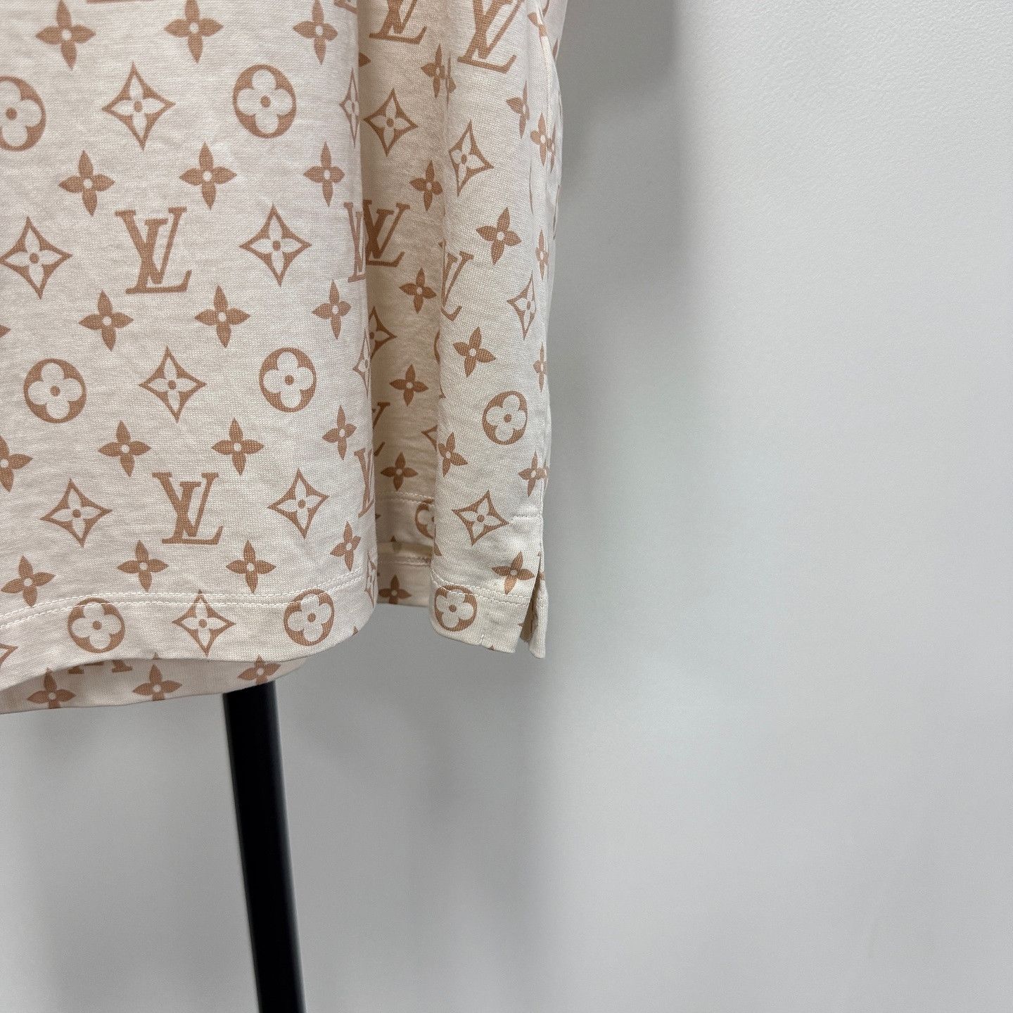 Louis Vuitton Louis Vuitton Monogram Short Sleeve T-Shirt Size L Size L / US 10 / IT 46 - 8 Thumbnail