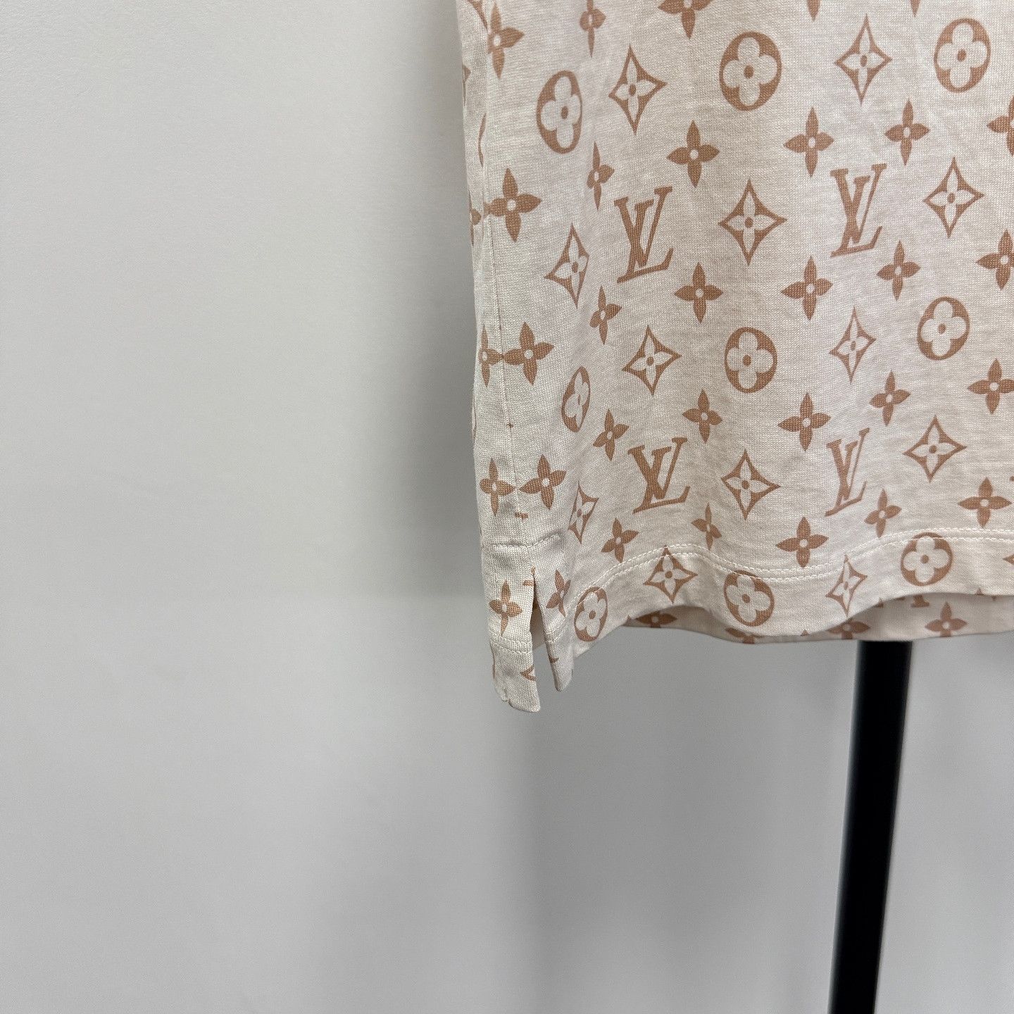 Louis Vuitton Louis Vuitton Monogram Short Sleeve T-Shirt Size L Size L / US 10 / IT 46 - 7 Thumbnail