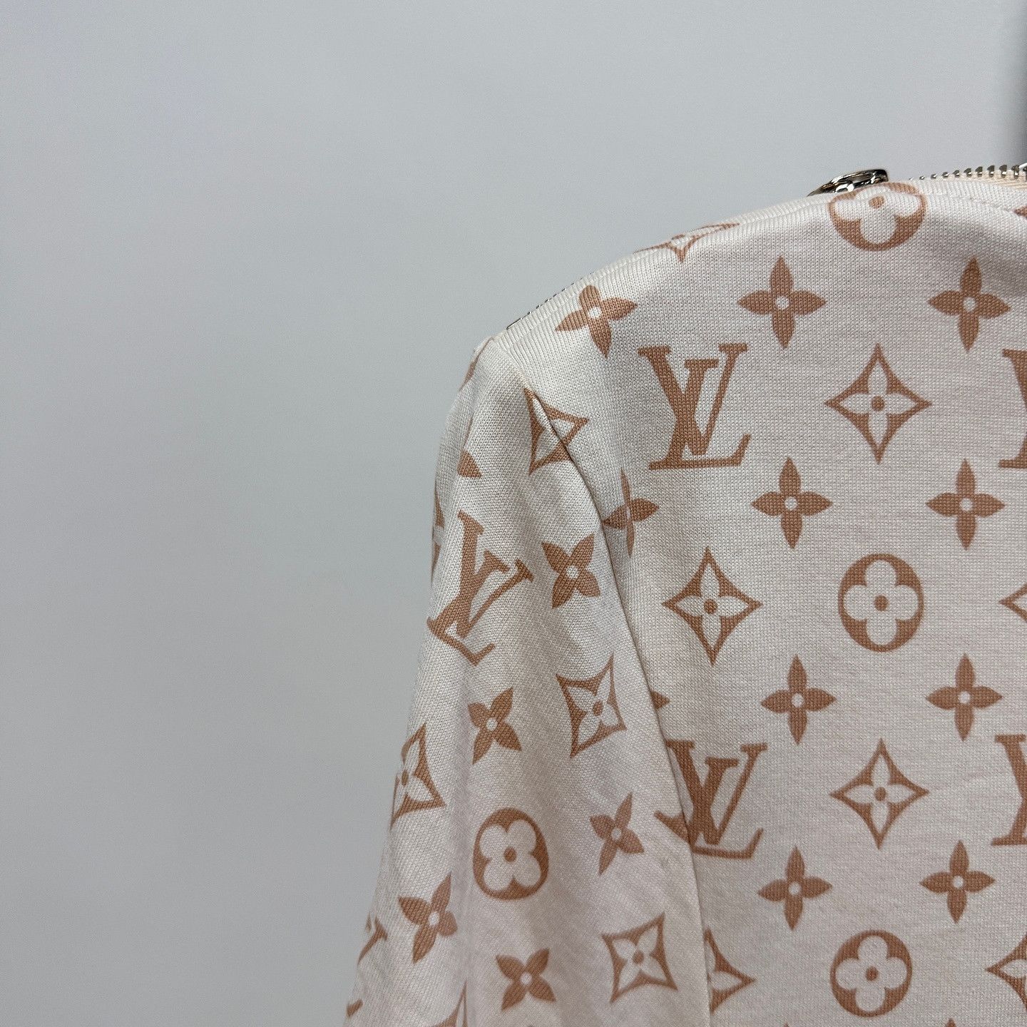 Louis Vuitton Louis Vuitton Monogram Short Sleeve T-Shirt Size L Size L / US 10 / IT 46 - 5 Thumbnail