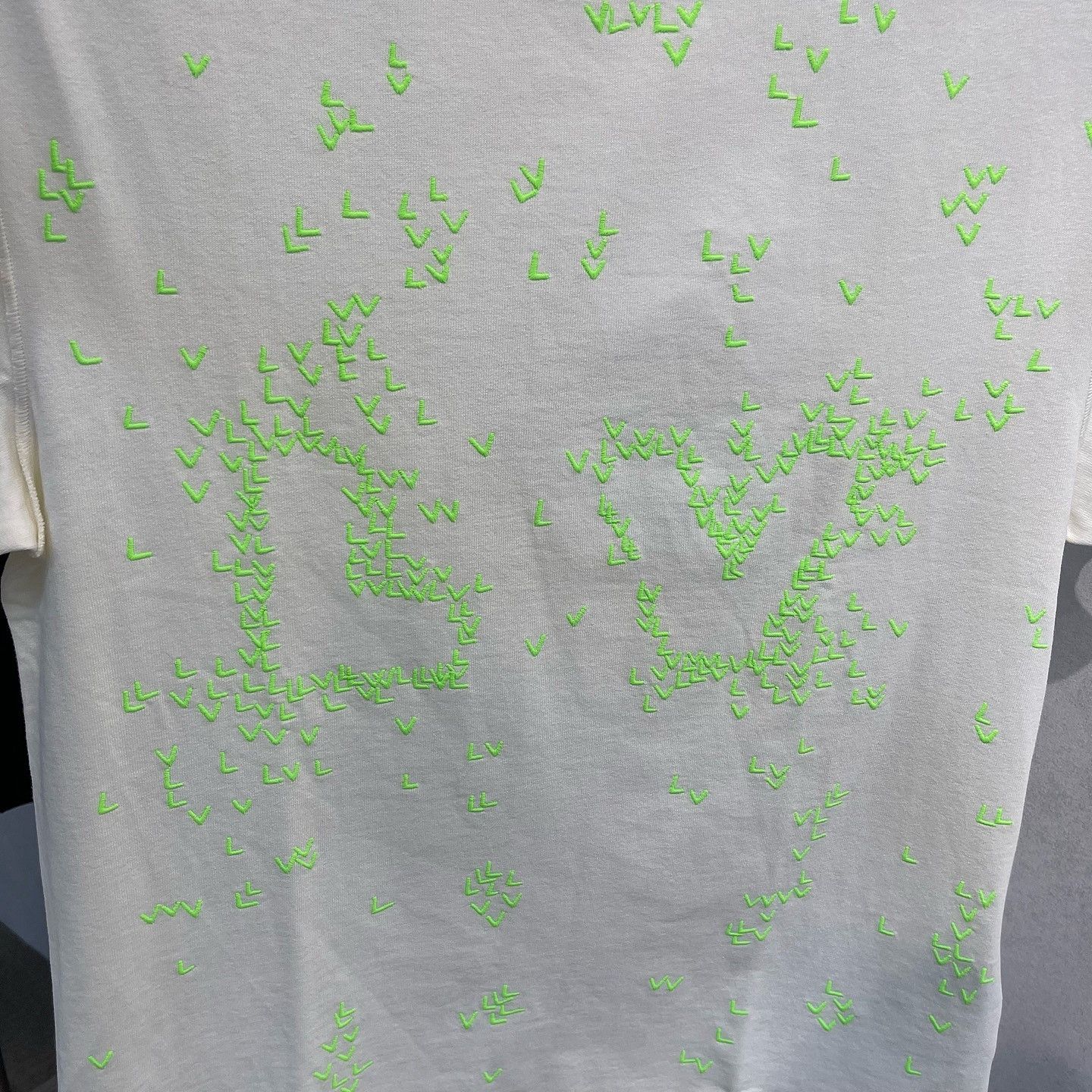 Louis Vuitton Louis Vuitton Neon Logo Embroidered T-Shirt Size XS Size US XS / EU 42 / 0 - 6 Thumbnail