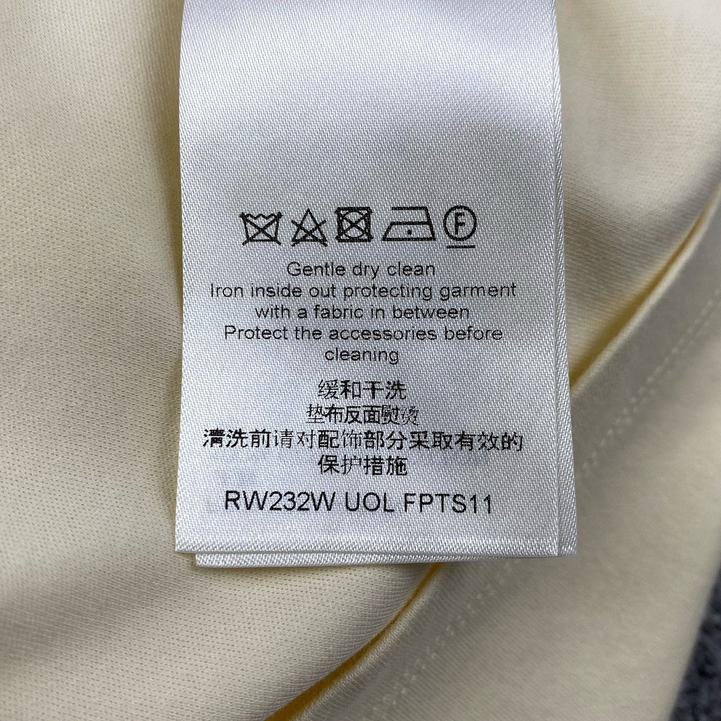 Louis Vuitton Louis Vuitton Logo Graphic T-Shirt Size L Size L / US 10 / IT 46 - 4 Thumbnail