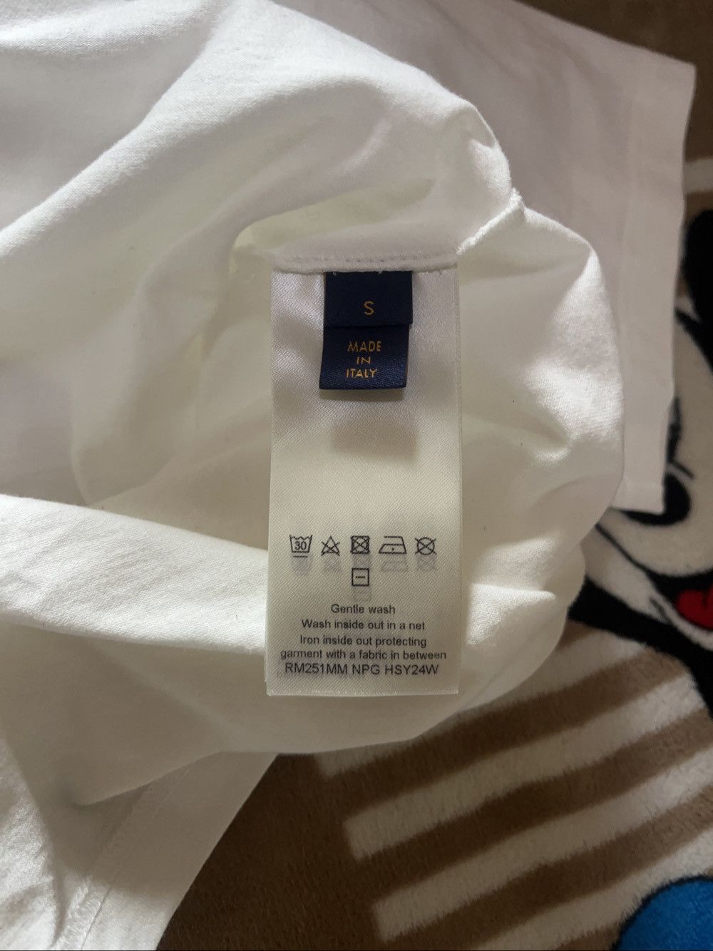 Louis Vuitton Louis Vuitton Embroidered Crest T-Shirt Size S Size US S / EU 44-46 / 1 - 4 Thumbnail
