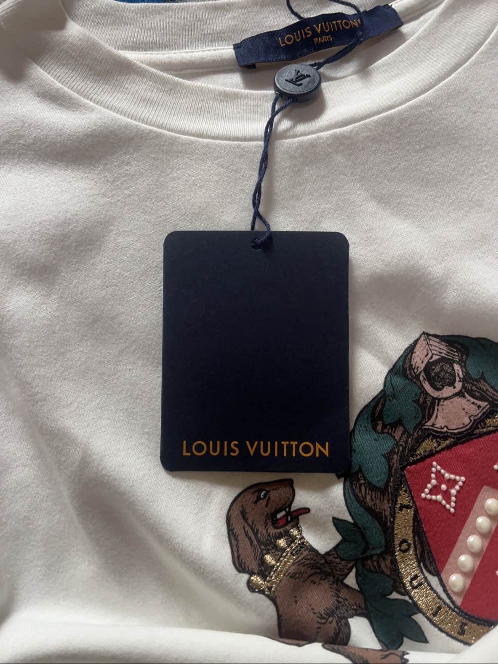 Louis Vuitton Louis Vuitton Embroidered Crest T-Shirt Size S Size US S / EU 44-46 / 1 - 5 Thumbnail