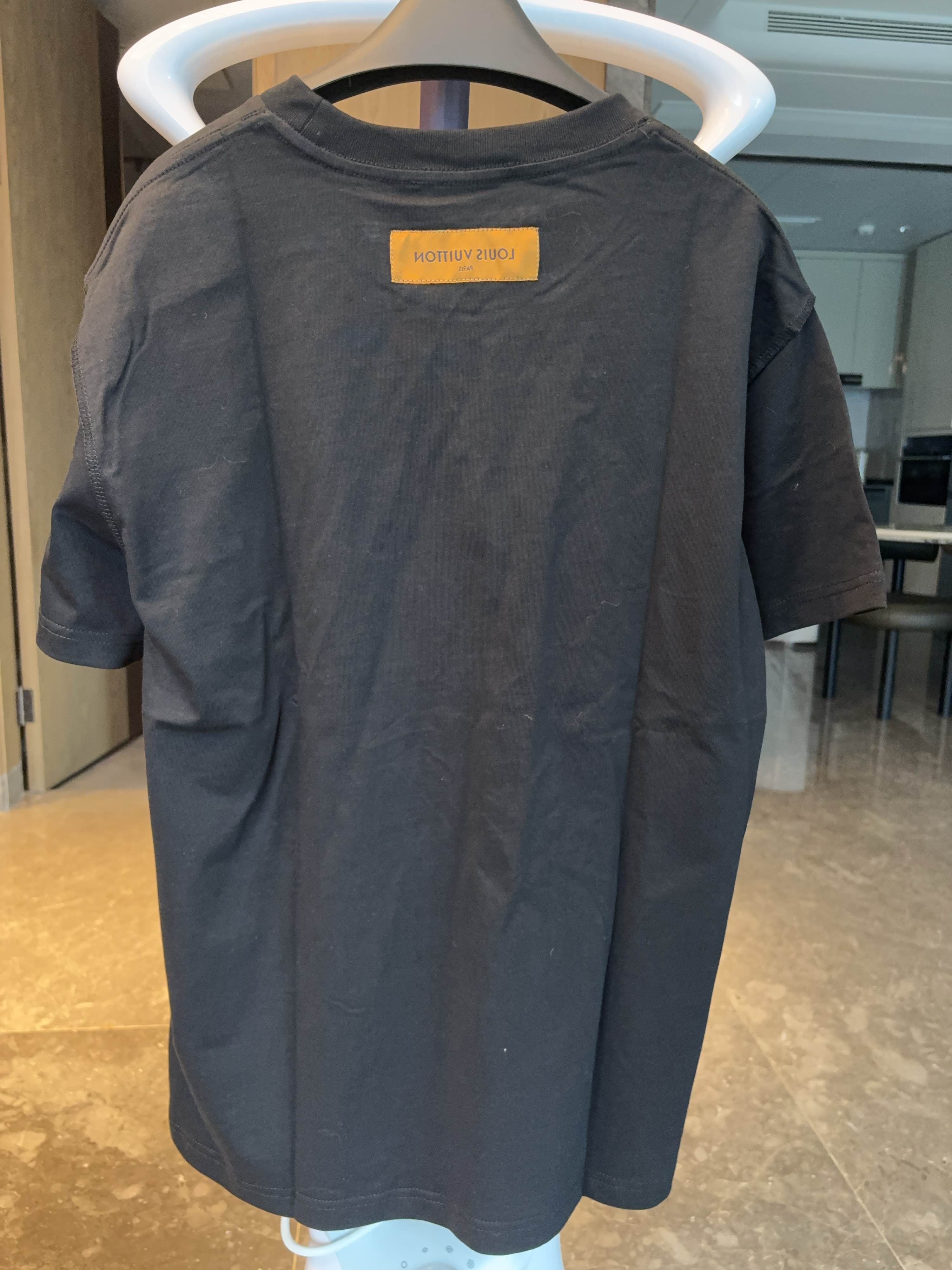 Louis Vuitton Louis Vuitton Embossed Logo T-Shirt Size M Size US M / EU 48-50 / 2 - 2 Thumbnail