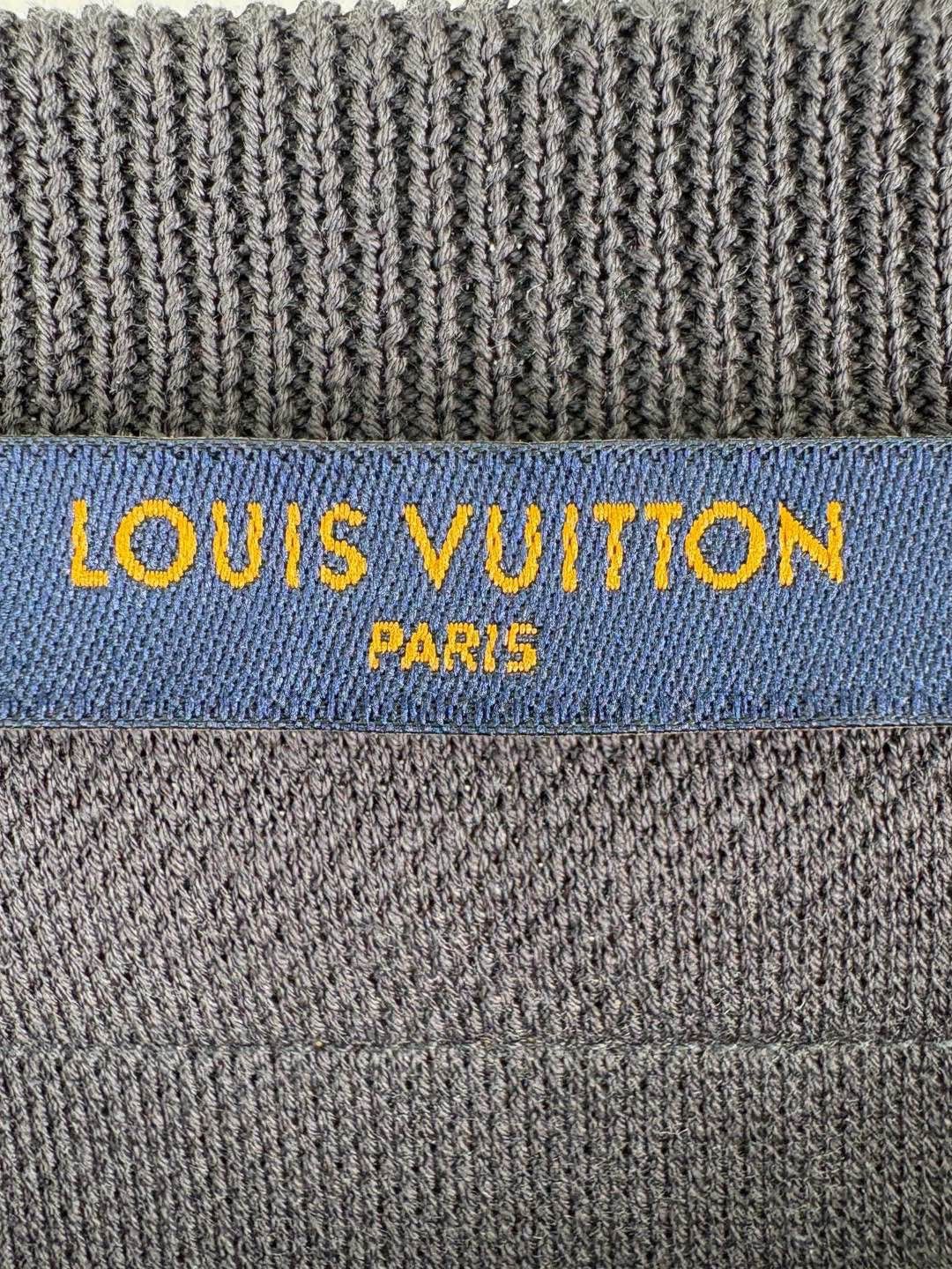 Louis Vuitton Louis Vuitton Embroidered Logo T-Shirt Size XXL Size US XXL / EU 58 / 5 - 3 Thumbnail