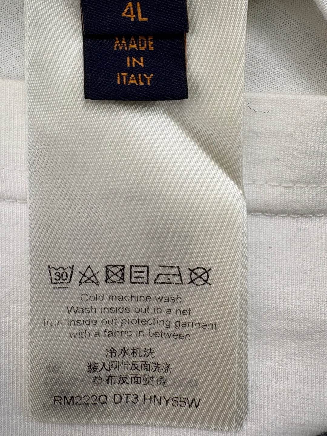 Louis Vuitton Louis Vuitton Embossed Logo T-Shirt Size XL Size US XL / EU 56 / 4 - 4 Thumbnail
