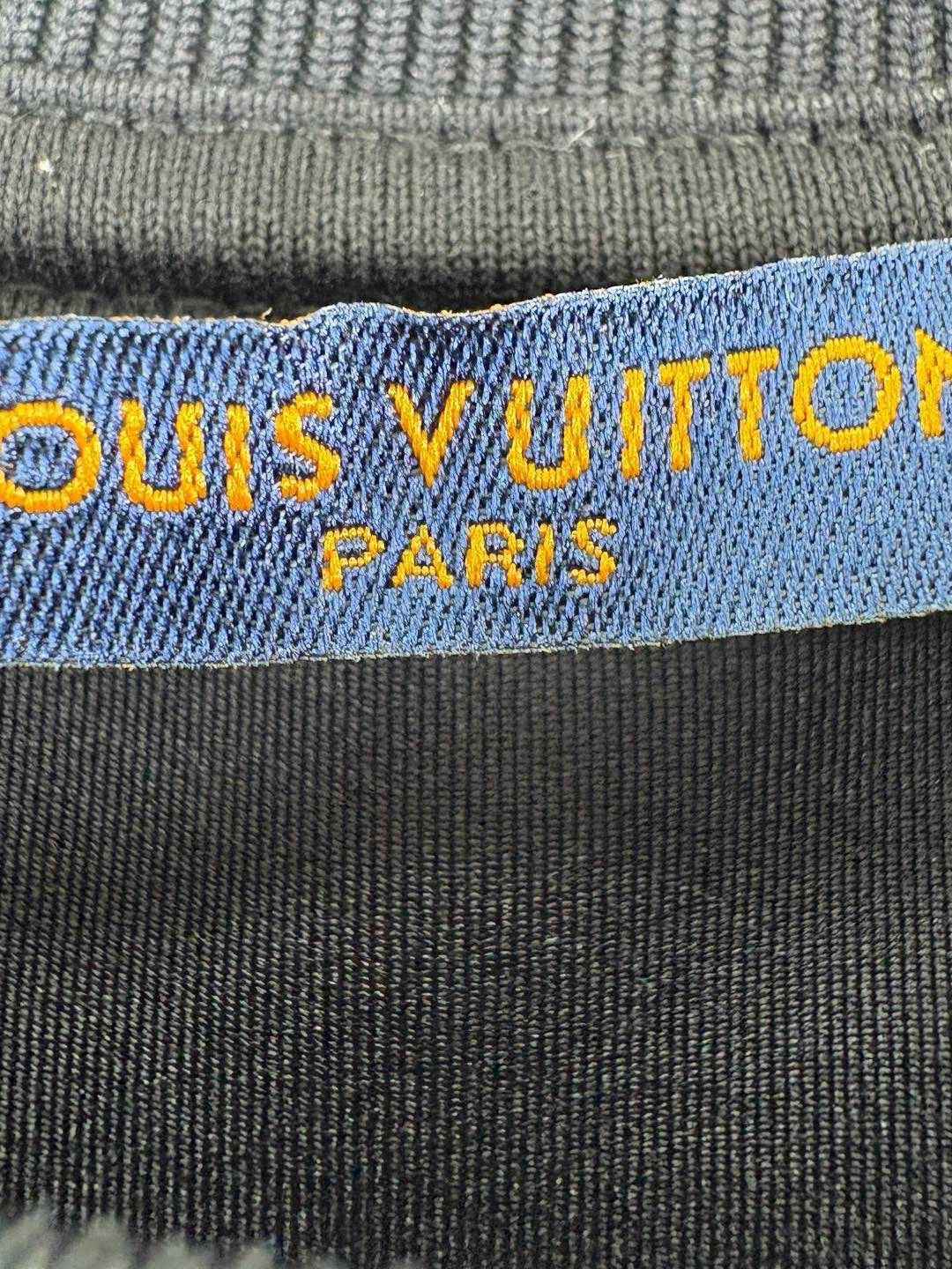 Louis Vuitton Louis Vuitton 2054 Graphic T-Shirt US S Size US S / EU 44-46 / 1 - 3 Thumbnail