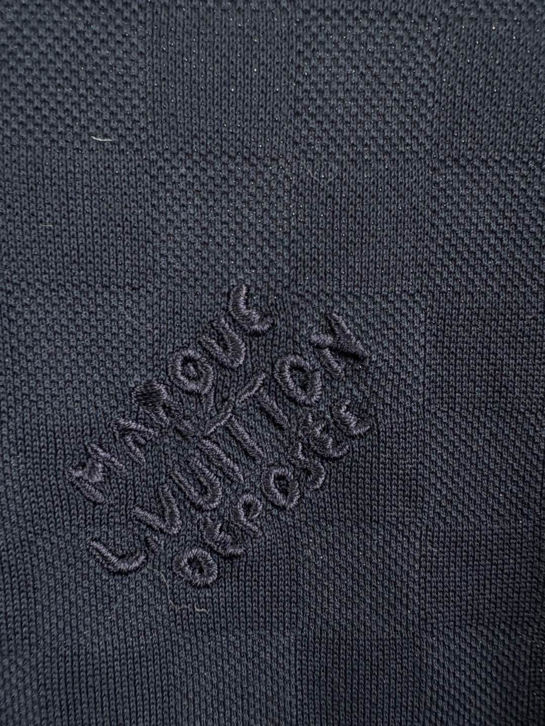 Louis Vuitton Louis Vuitton Logo Embroidered T-Shirt Blue Size L Size US L / EU 52-54 / 3 - 6 Thumbnail