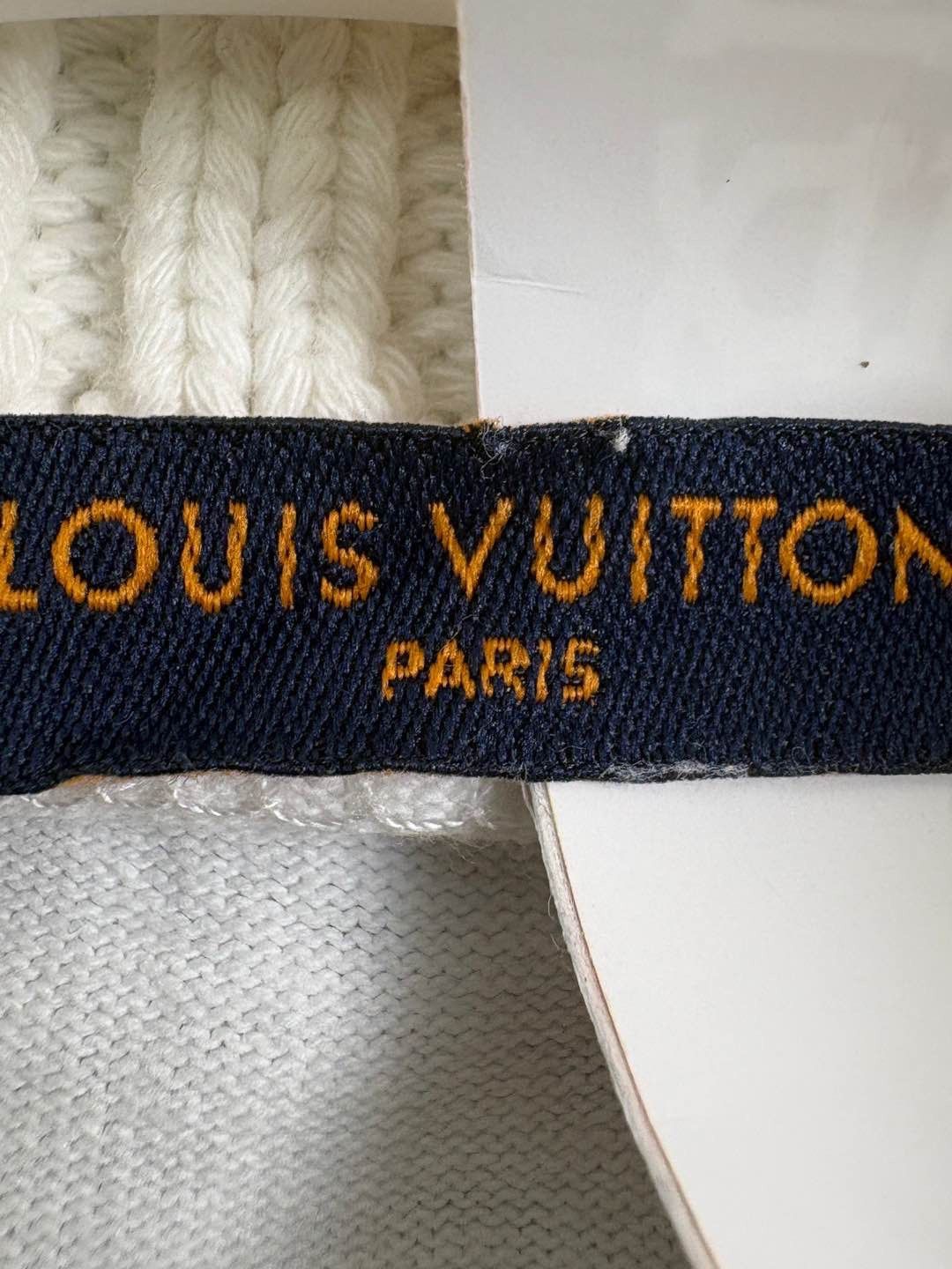 Louis Vuitton Louis Vuitton Red Logo Embroidery T-Shirt Size M Size US M / EU 48-50 / 2 - 3 Thumbnail