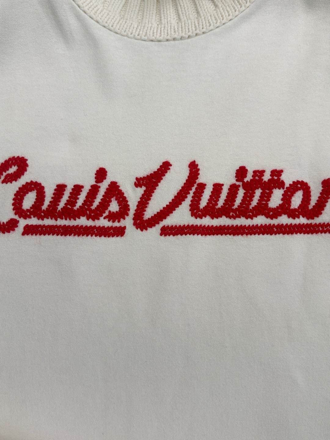 Louis Vuitton Louis Vuitton Red Logo Embroidery T-Shirt Size M Size US M / EU 48-50 / 2 - 5 Thumbnail