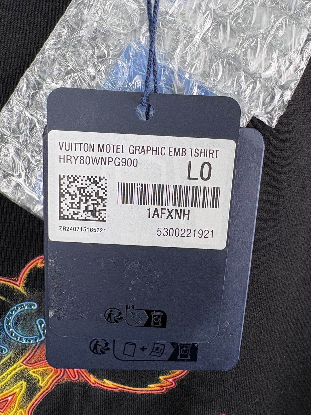 Louis Vuitton Louis Vuitton Motel Graphic T-Shirt Size L Size US L / EU 52-54 / 3 - 7 Thumbnail