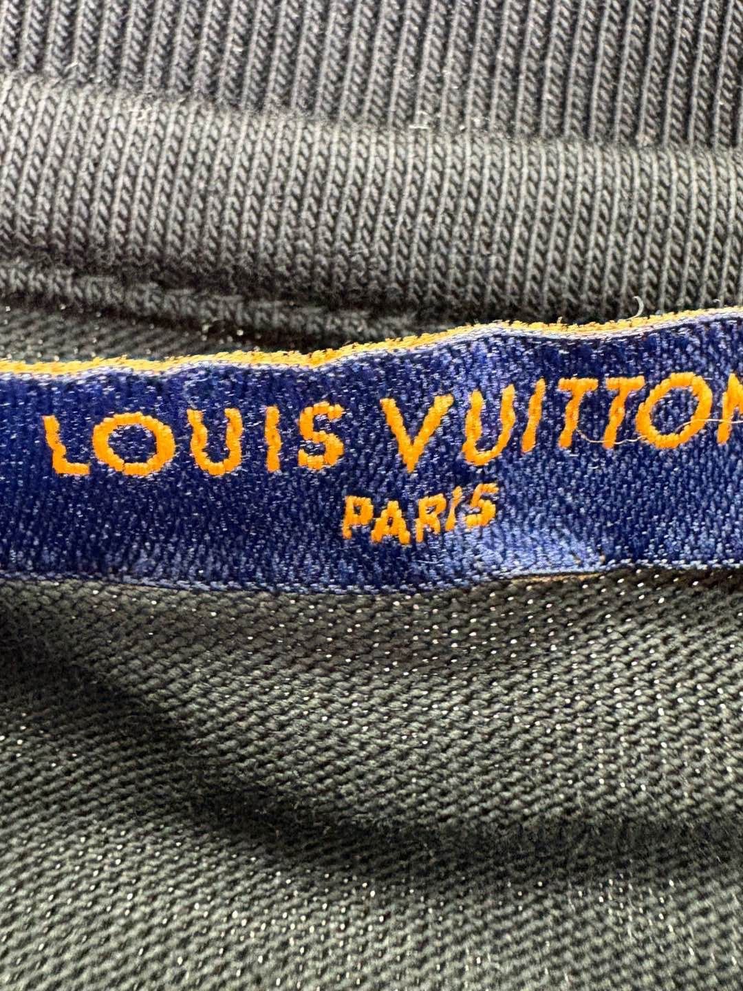 Louis Vuitton Louis Vuitton Embossed Logo T-Shirt Blue Size L Size US L / EU 52-54 / 3 - 3 Thumbnail