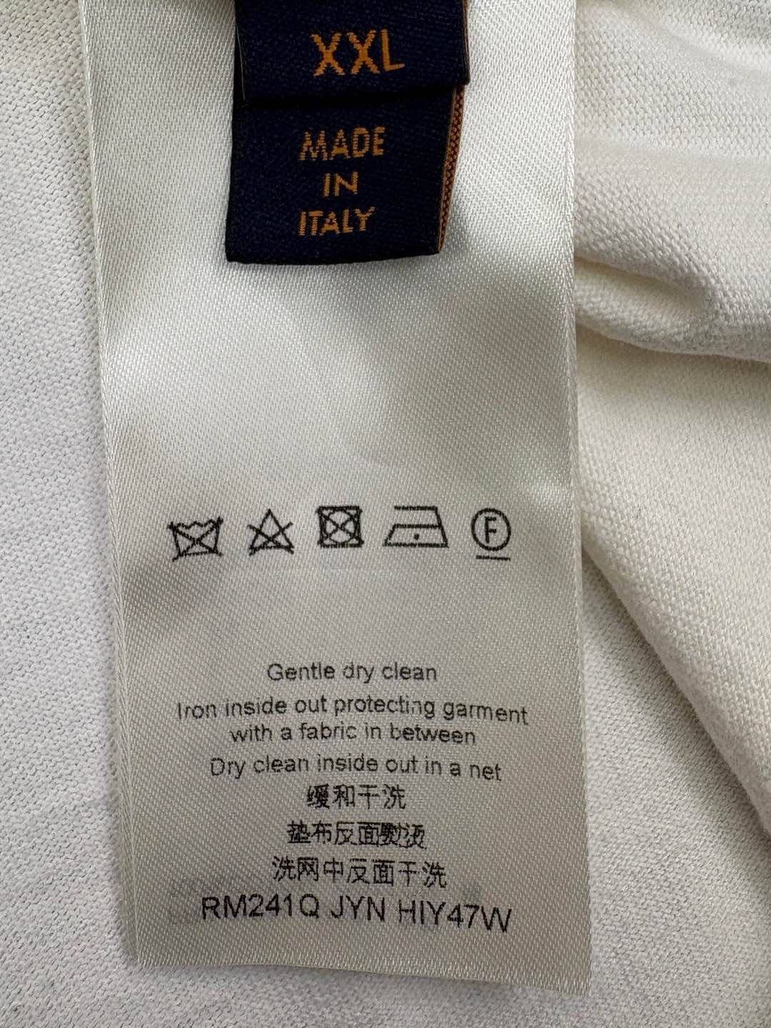 Louis Vuitton Louis Vuitton Staples Edition Logo T-Shirt Size XXL Size US XXL / EU 58 / 5 - 4 Thumbnail