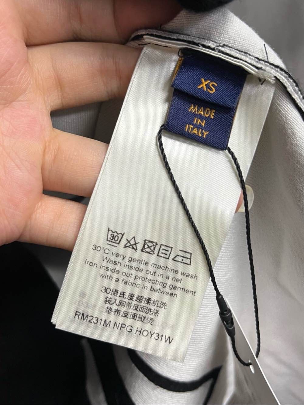 Louis Vuitton Louis Vuitton Graphical Logo T-Shirt Size XS Size US XS / EU 42 / 0 - 4 Thumbnail