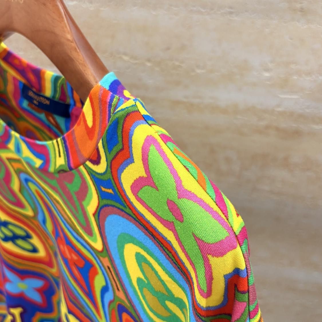 Louis Vuitton Louis Vuitton Abstract Print T-Shirt Size XL Size US XL / EU 56 / 4 - 6 Thumbnail