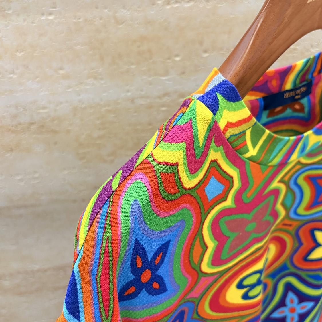 Louis Vuitton Louis Vuitton Abstract Print T-Shirt Size XL Size US XL / EU 56 / 4 - 5 Thumbnail