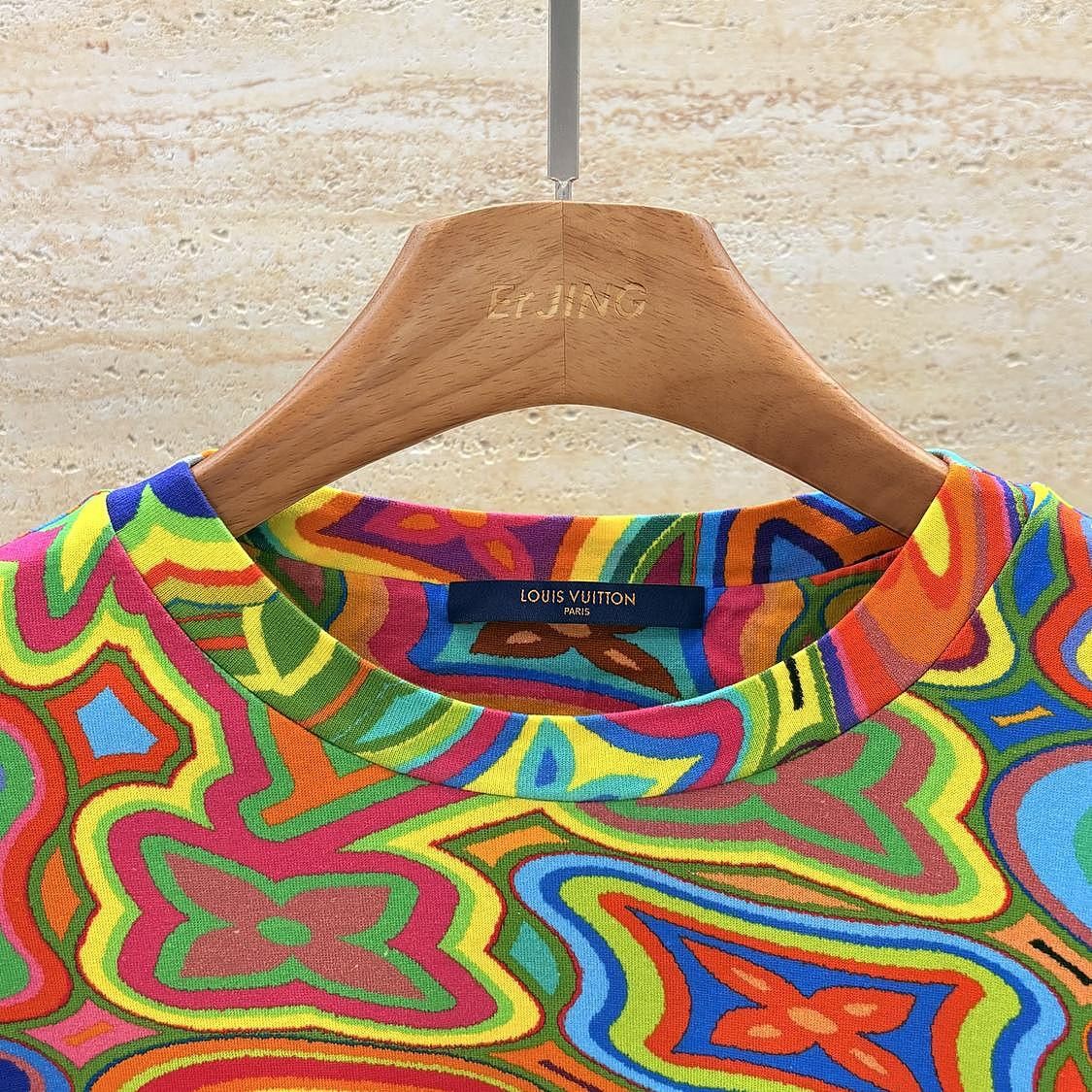 Louis Vuitton Louis Vuitton Abstract Print T-Shirt Size XL Size US XL / EU 56 / 4 - 3 Thumbnail