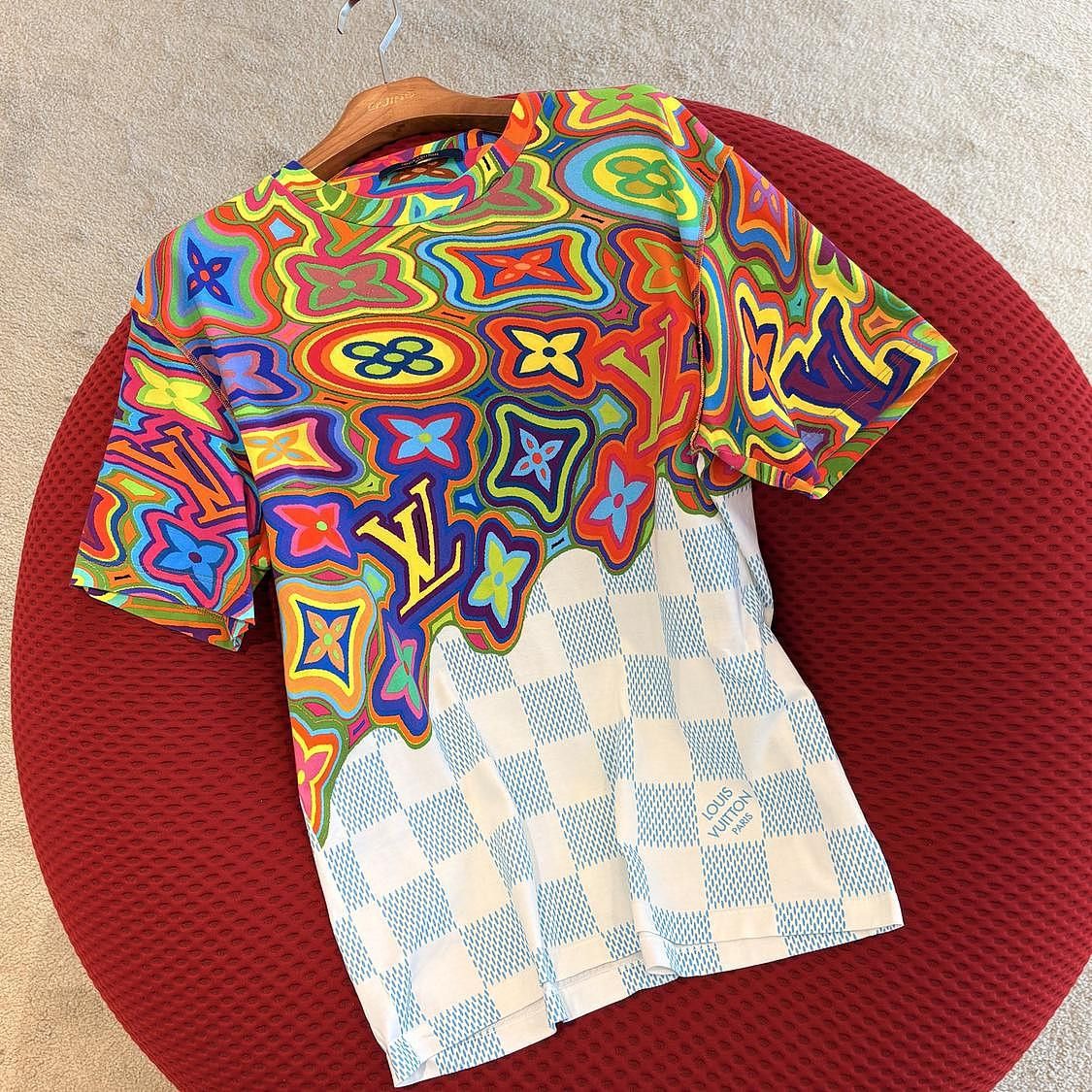 Louis Vuitton Louis Vuitton Abstract Print T-Shirt Size XL Size US XL / EU 56 / 4 - 8 Thumbnail