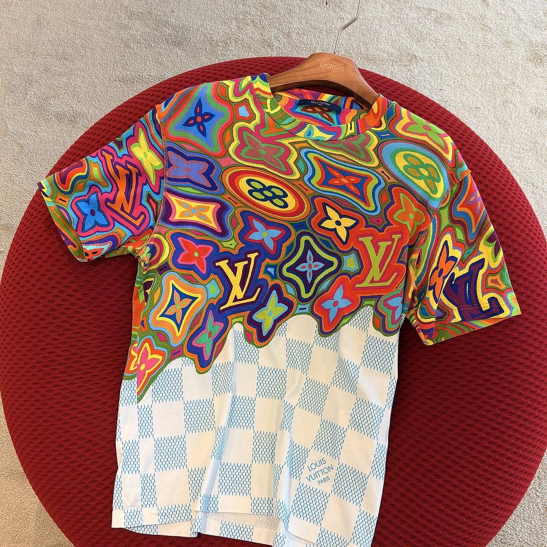 Louis Vuitton Louis Vuitton Abstract Print T-Shirt Size XL Size US XL / EU 56 / 4 - 7 Thumbnail