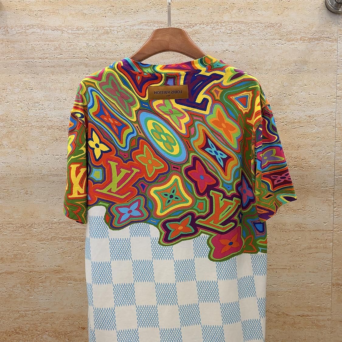Louis Vuitton Louis Vuitton Abstract Print T-Shirt Size XL Size US XL / EU 56 / 4 - 2 Thumbnail