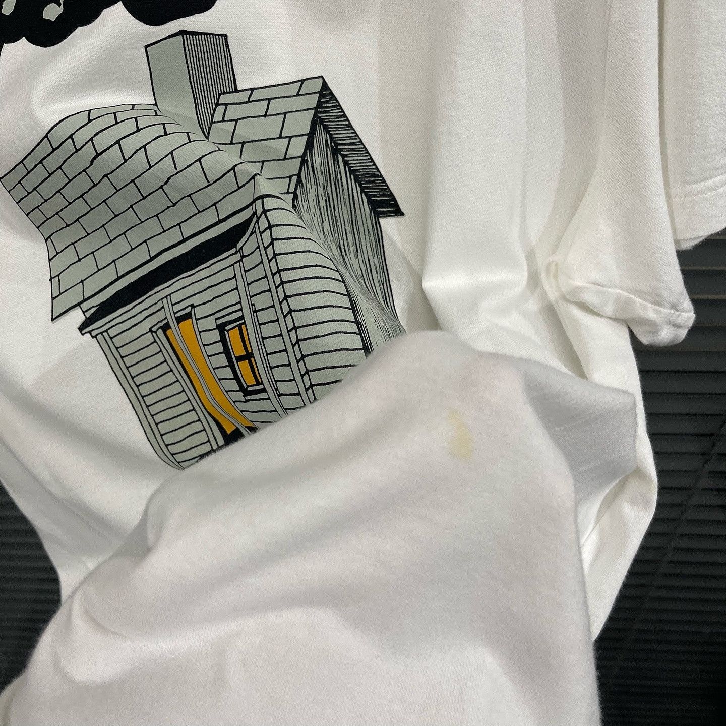 Louis Vuitton Louis Vuitton Graphic House Print T-Shirt Size L Size US L / EU 52-54 / 3 - 5 Thumbnail