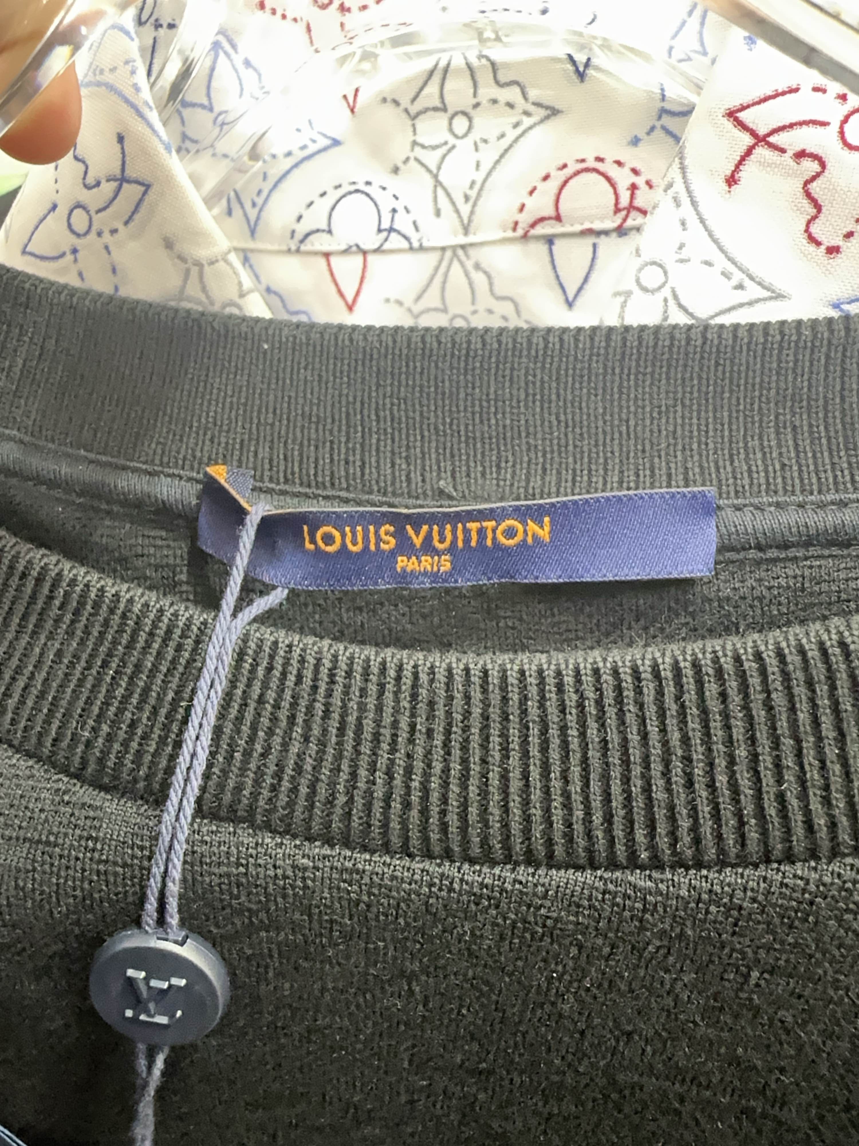 Louis Vuitton Louis Vuitton Monogram T-Shirt Size M Size US M / EU 48-50 / 2 - 3 Thumbnail