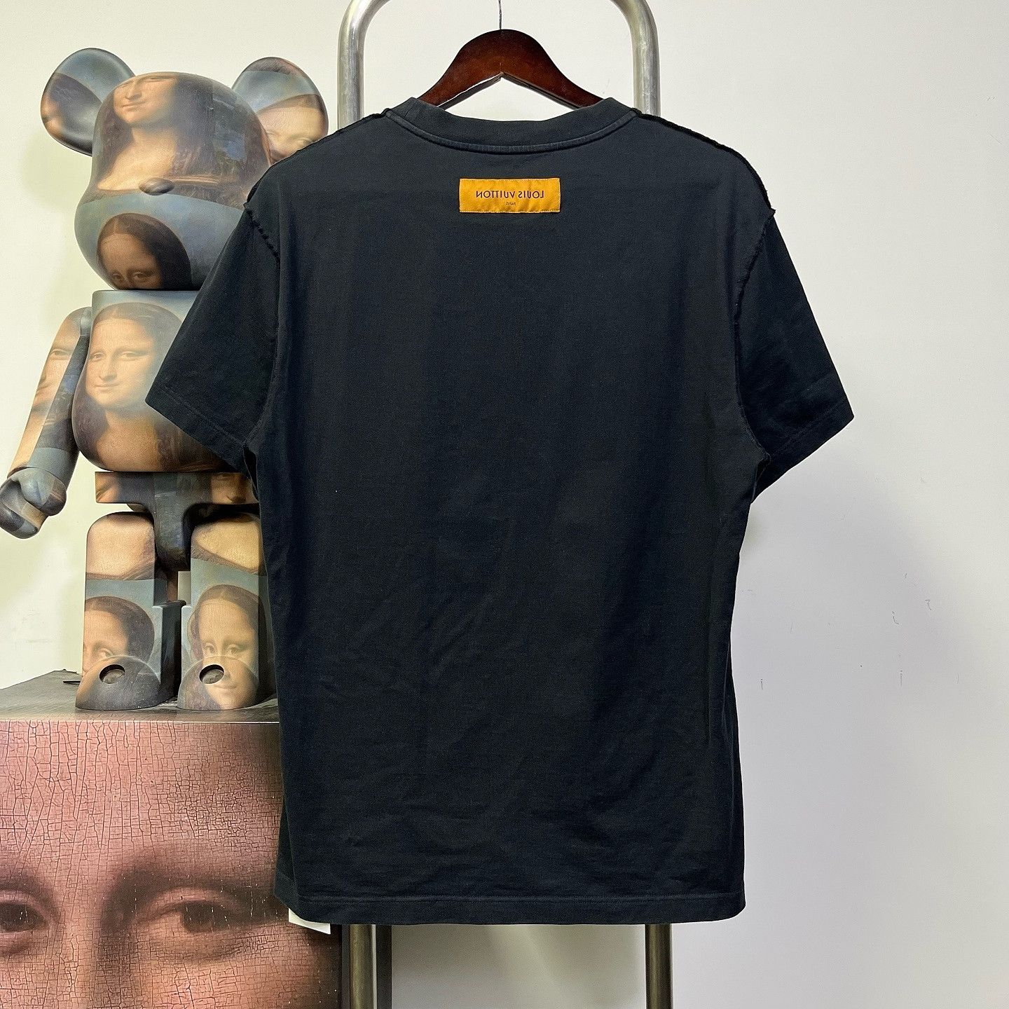 Louis Vuitton Louis Vuitton Logo Graphic T-Shirt Size M Size US M / EU 48-50 / 2 - 2 Thumbnail