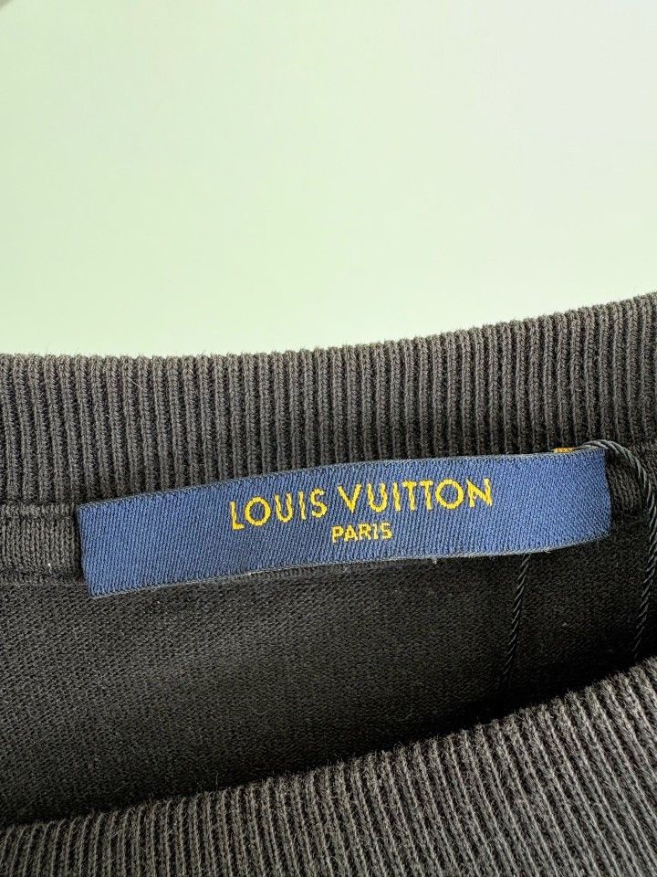 Louis Vuitton Louis Vuitton Graphic Logo Short Sleeve T-Shirt XL Size US XL / EU 56 / 4 - 3 Thumbnail