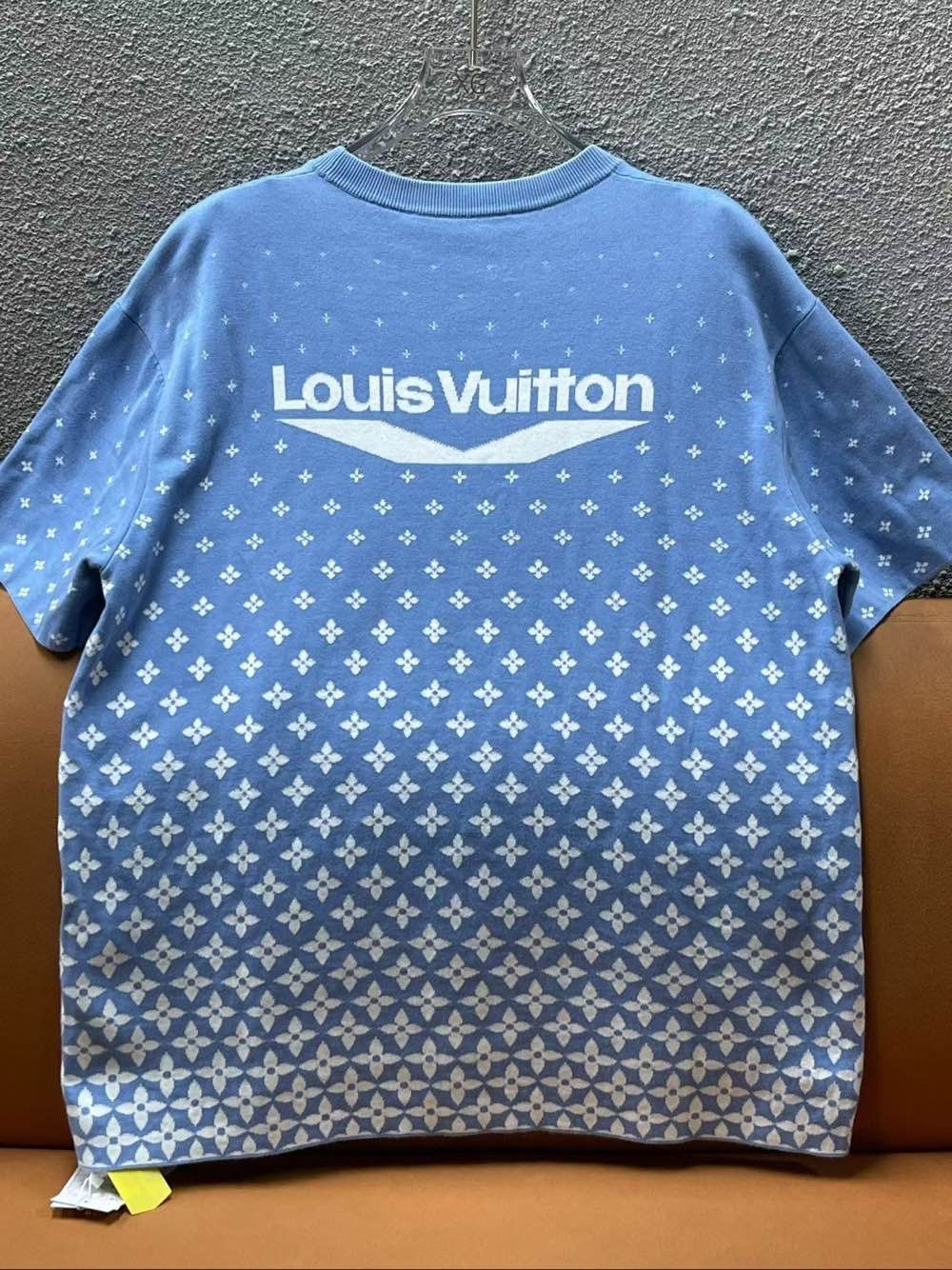 Louis Vuitton Louis Vuitton Monogram Ski T-Shirt Size M Size US M / EU 48-50 / 2 - 2 Thumbnail