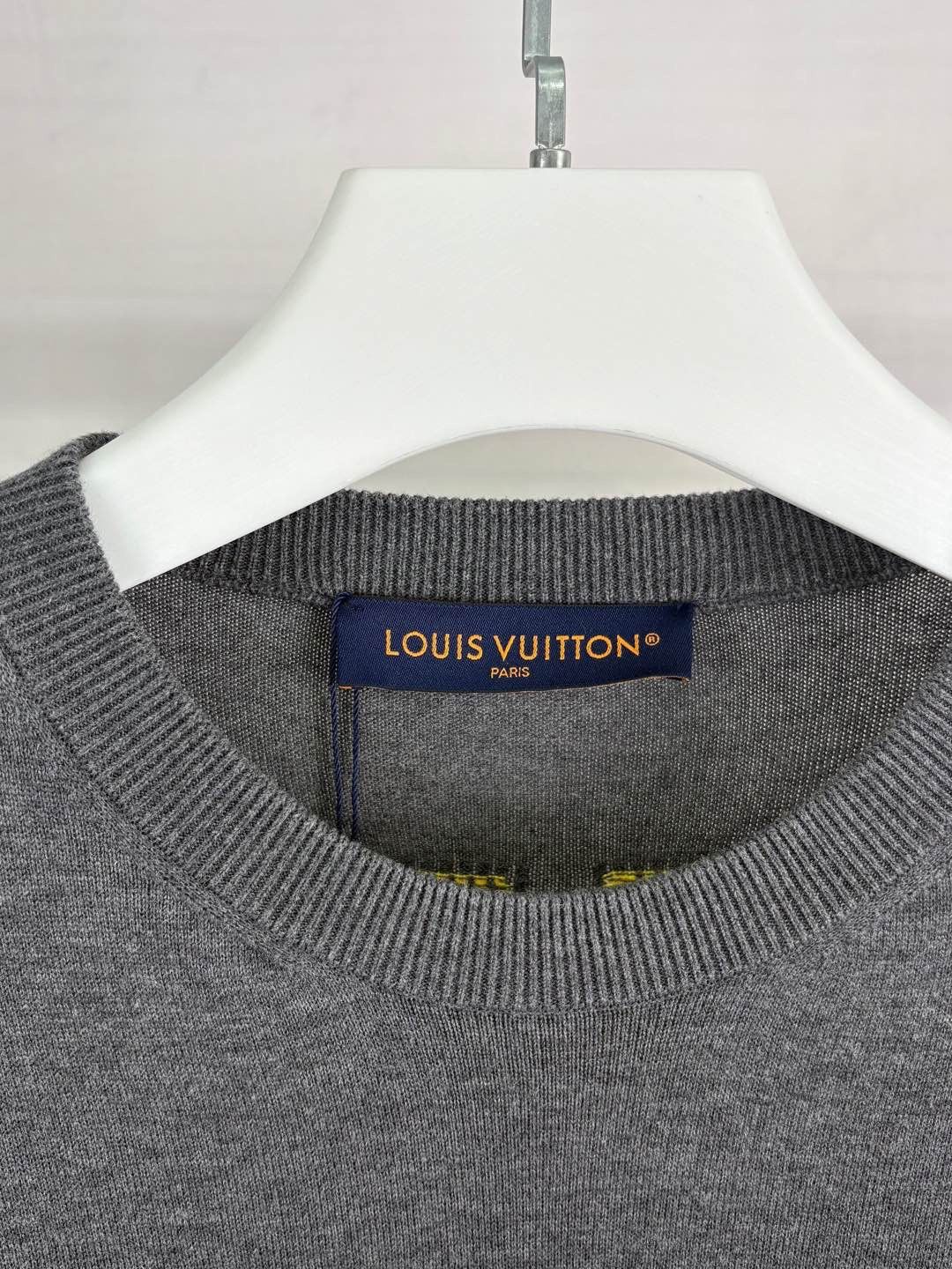 Louis Vuitton Louis Vuitton Paw Print Logo T-Shirt Size S Size US S / EU 44-46 / 1 - 5 Thumbnail