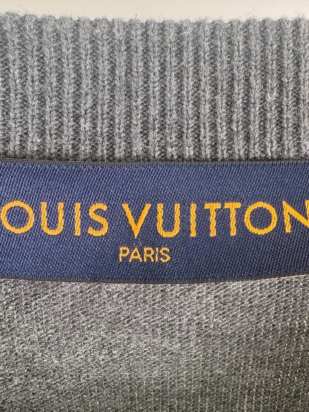 Louis Vuitton Louis Vuitton Paw Print Logo T-Shirt Size S Size US S / EU 44-46 / 1 - 3 Thumbnail