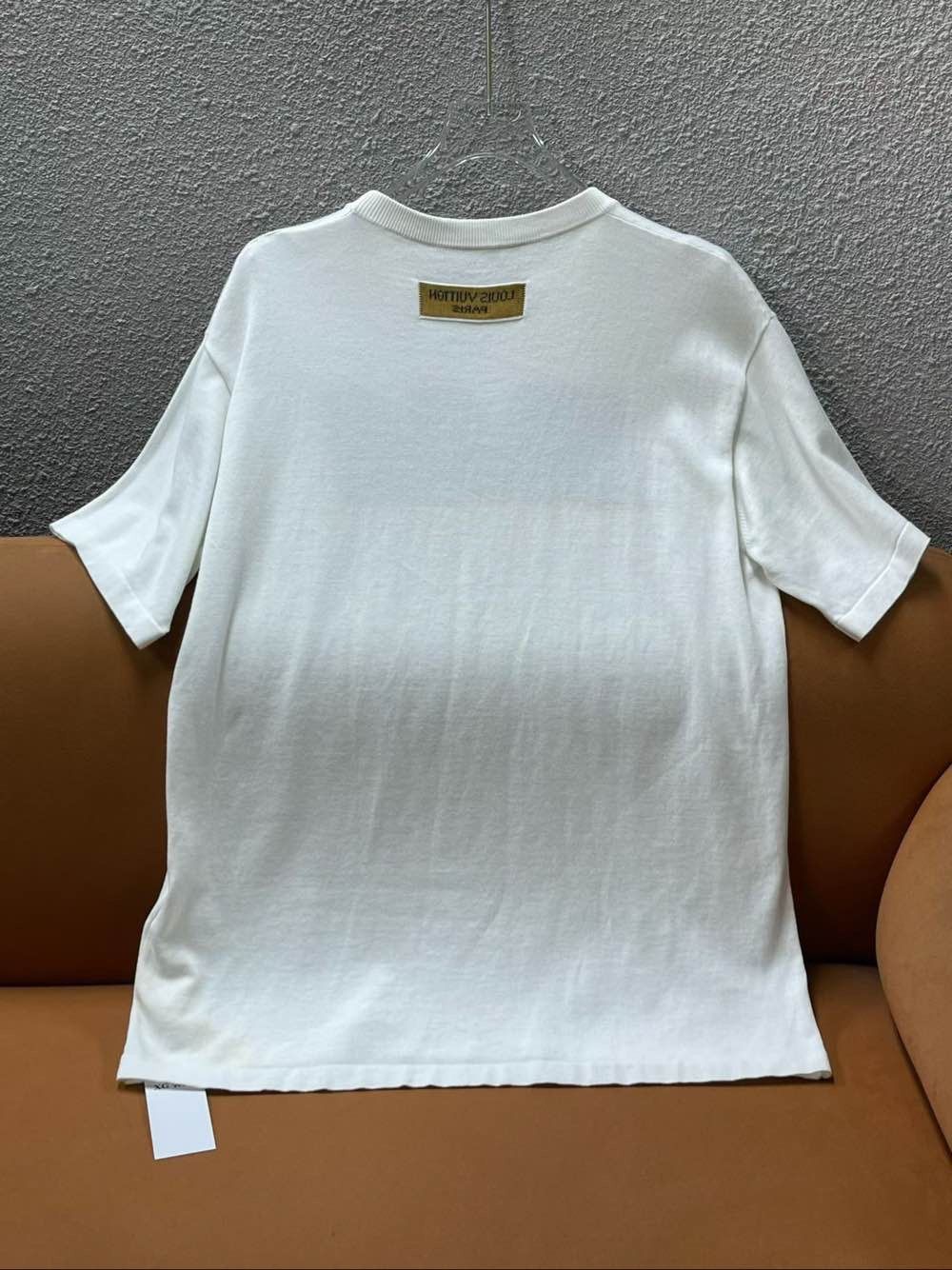Louis Vuitton Louis Vuitton Graphic Logo T-Shirt Size L Size US L / EU 52-54 / 3 - 2 Thumbnail