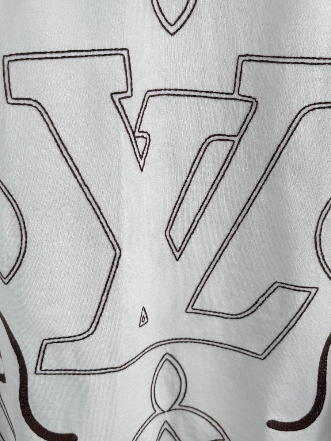 Louis Vuitton Louis Vuitton Embroidered Motif T-Shirt Size M Size US M / EU 48-50 / 2 - 6 Thumbnail