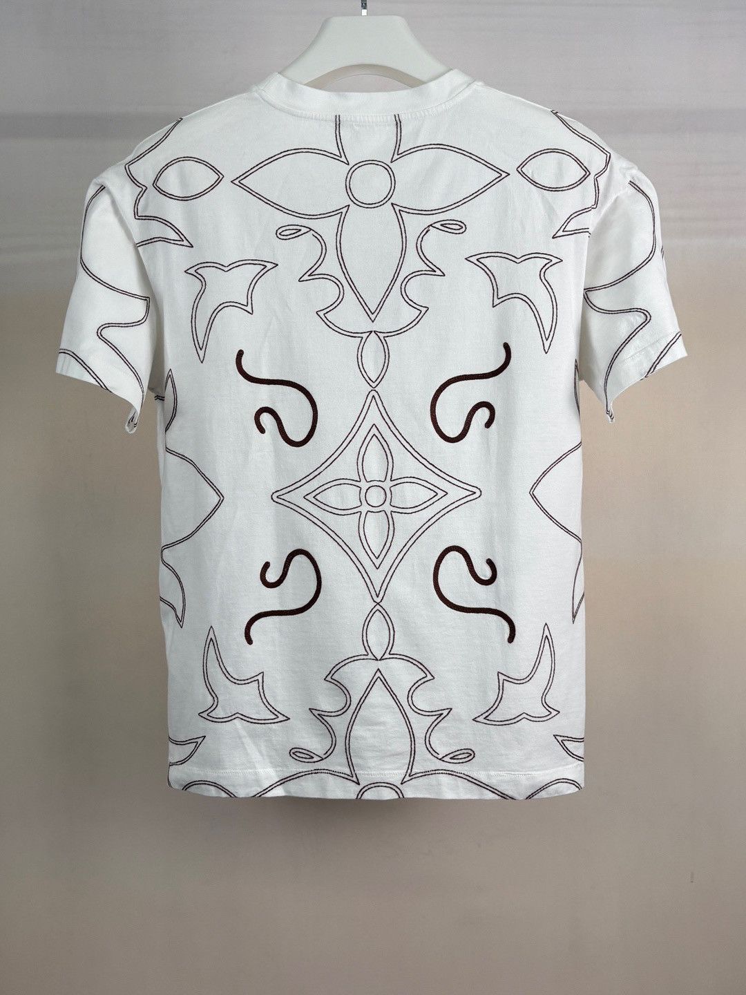 Louis Vuitton Louis Vuitton Embroidered Motif T-Shirt Size M Size US M / EU 48-50 / 2 - 2 Thumbnail