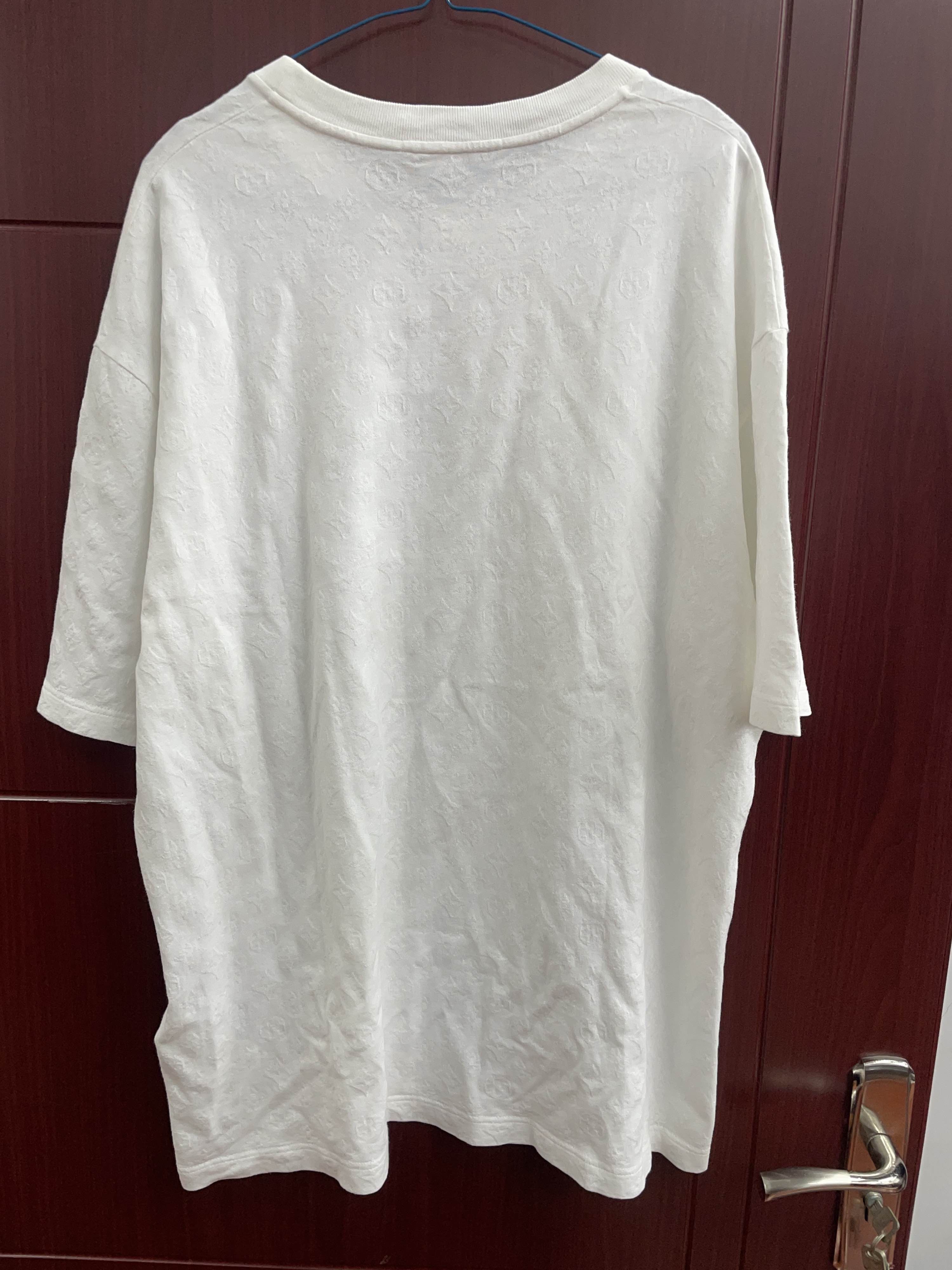 Louis Vuitton Louis Vuitton Monogram Embossed T-Shirt Size XXL Size US XXL / EU 58 / 5 - 2 Thumbnail