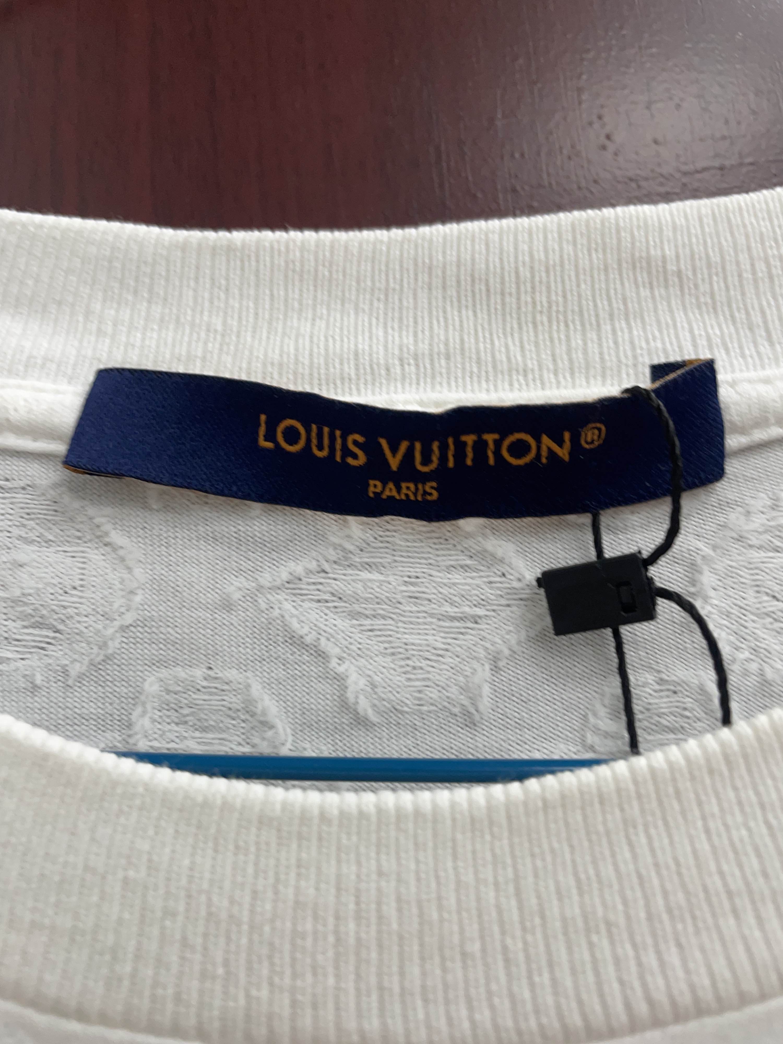 Louis Vuitton Louis Vuitton Monogram Embossed T-Shirt Size XXL Size US XXL / EU 58 / 5 - 3 Thumbnail