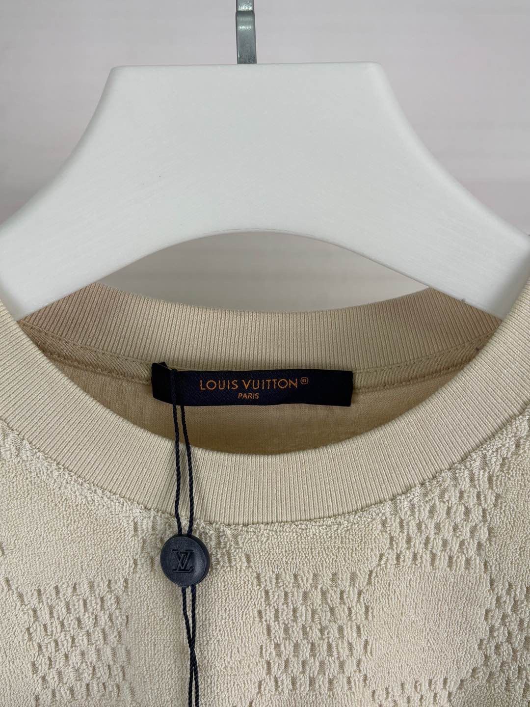Louis Vuitton Louis Vuitton Damier Pattern T-Shirt Size XL Size US XL / EU 56 / 4 - 5 Thumbnail