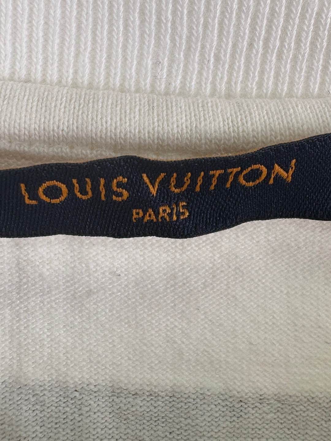 Louis Vuitton Louis Vuitton Graffiti Logo T-Shirt Size L Size US L / EU 52-54 / 3 - 3 Thumbnail